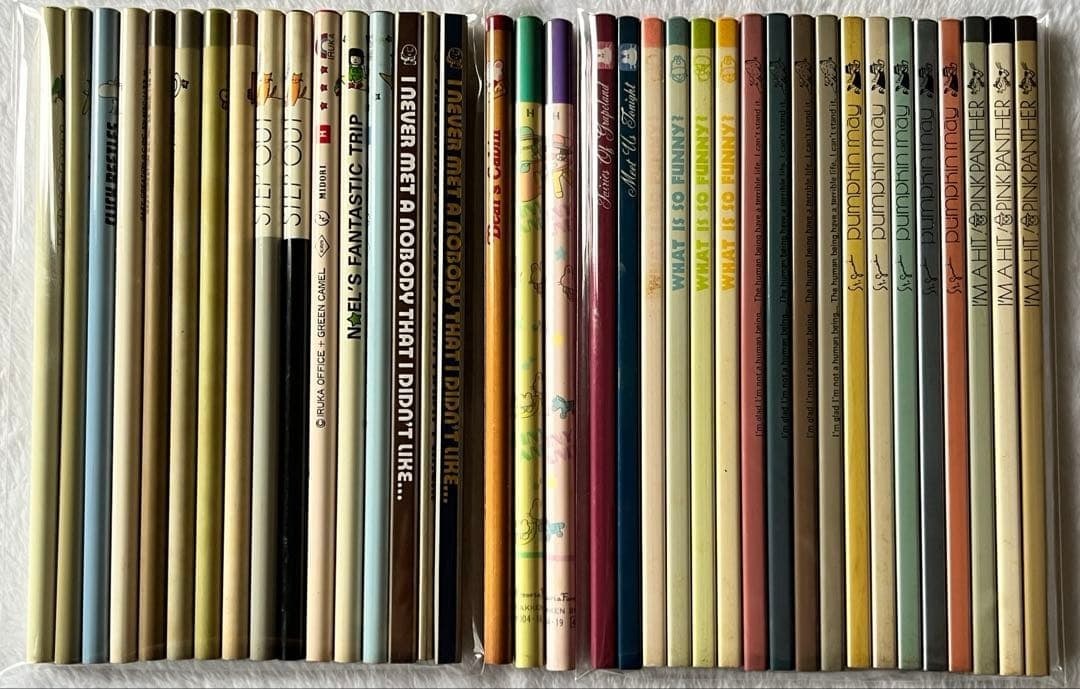 Japan 37 Pencils Showa Heisei Retro Collectible Stationery Vintage Pencil Set: Japan 37 Pencils Showa Heisei Retro Collectible Stationery Vintage Pencil Set Experience the nostalgic charm of Japan's retro stationery with this vintage pencil set, boasting 37 pencils from the Show