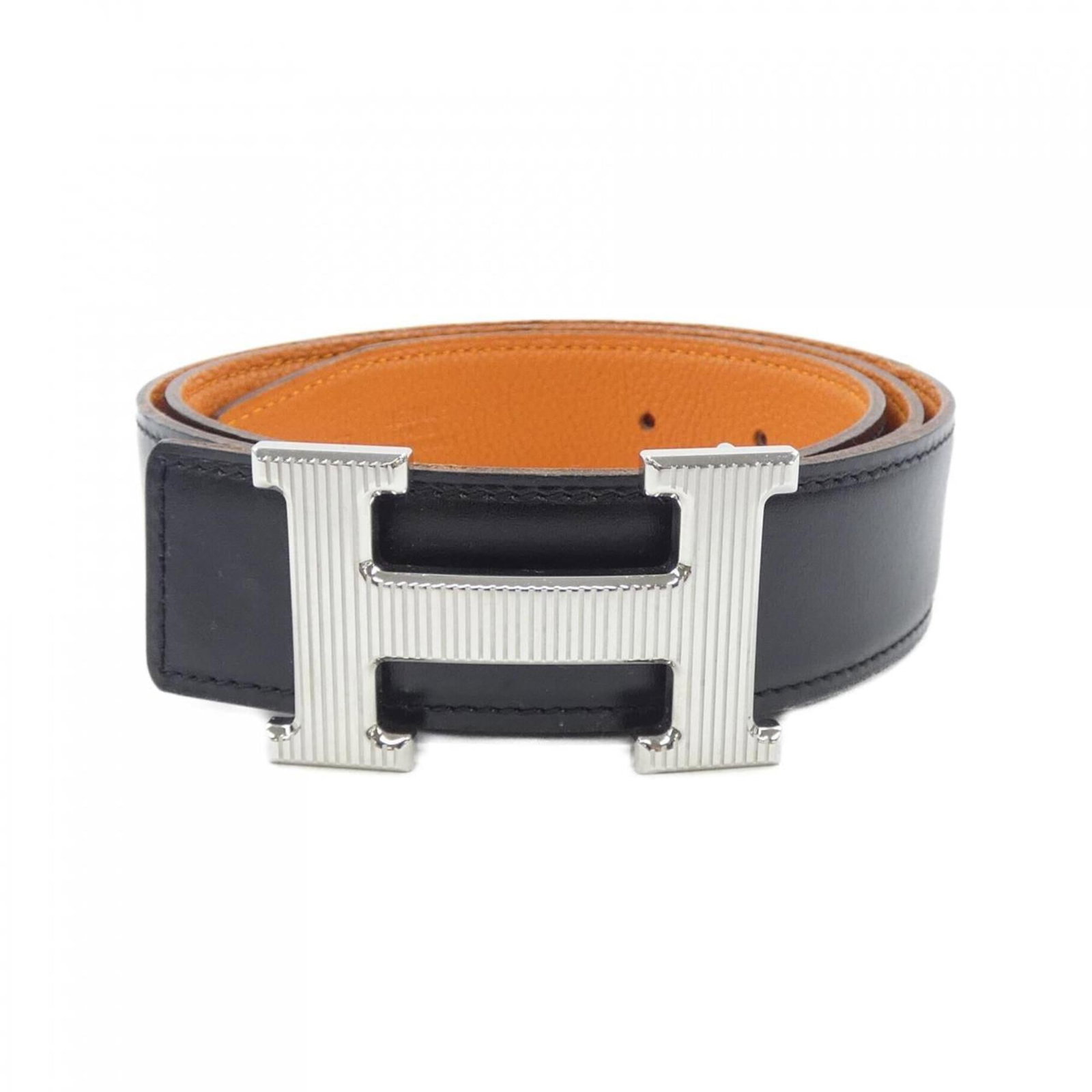 Belt Hermes Standard: Belt Hermes Standard A pre-owned Hermes Standard belt, offering a sleek and timeless design with its classic black finish, available in lengths to fit your style (82cm-87cm). With its durable