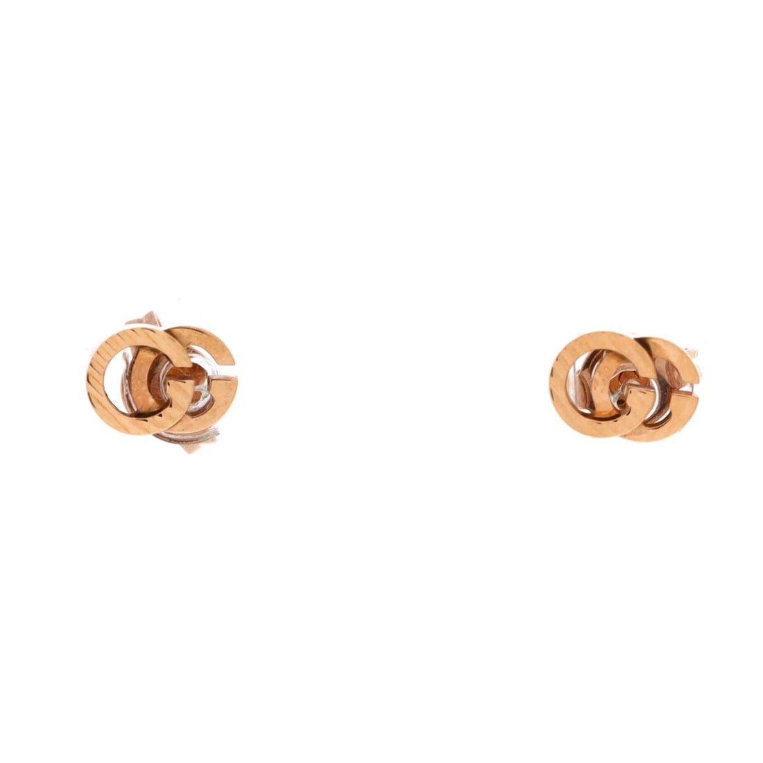 Gucci Textured GG Stud Earrings in 18K Rose Gold: Gucci Textured GG Stud Earrings in 18K Rose Gold Elevate your style with the iconic Gucci Textured GG Stud Earrings in 18K Rose Gold, boasting a sleek and sophisticated design that exudes luxury. The