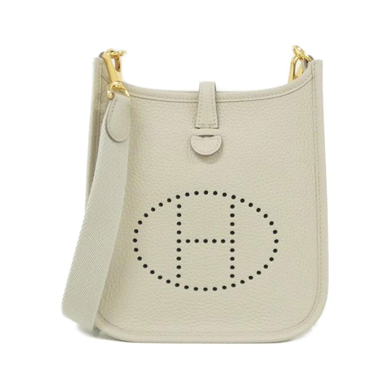 Hermes Taurillon Clemence Leather Shoulder Bag: Hermes Taurillon Clemence Leather Shoulder Bag The Hermes Taurillon Clemence Leather Shoulder Bag is a timeless and sophisticated accessory, boasting the iconic Taurillon Clemence leather that exudes