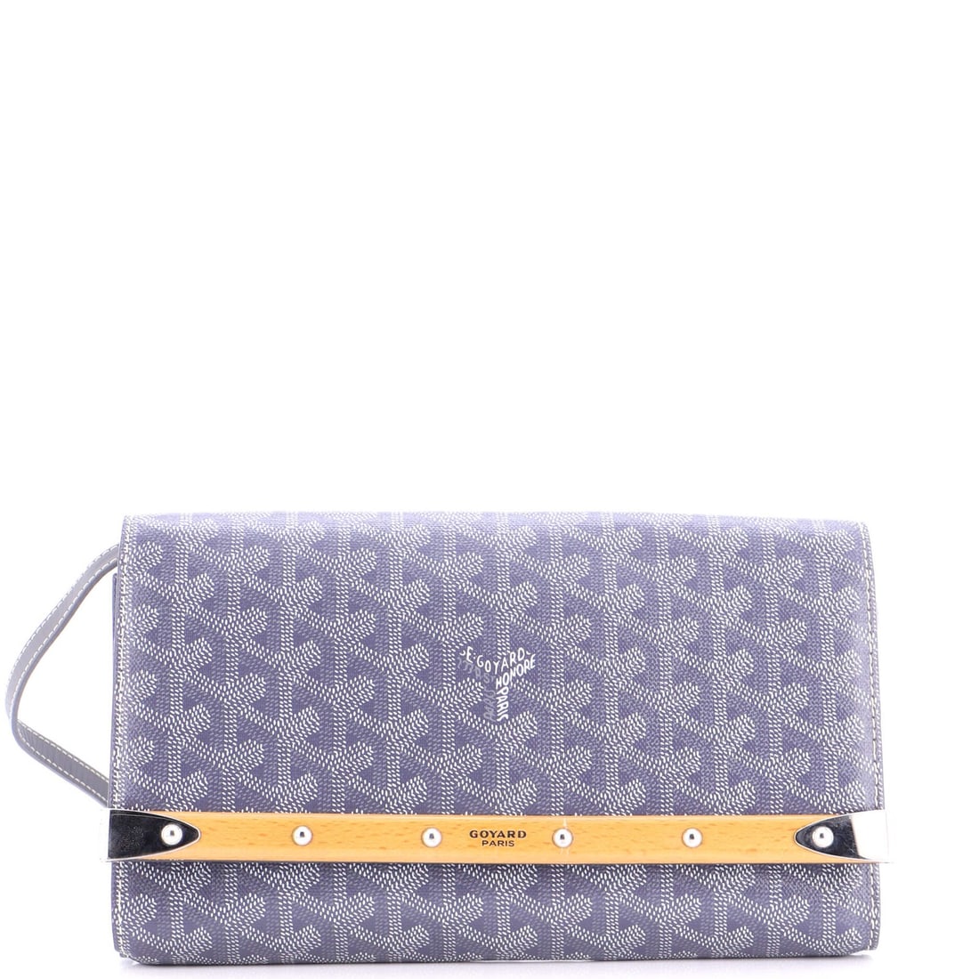 Goyard Monte Carlo Clutch in Strap-Coated Canvas PM: Goyard Monte Carlo Clutch in Strap-Coated Canvas PM The Goyard Monte Carlo Clutch is a timeless and stylish accessory, boasting a chic strap-coated canvas exterior in a versatile gray hue. With its