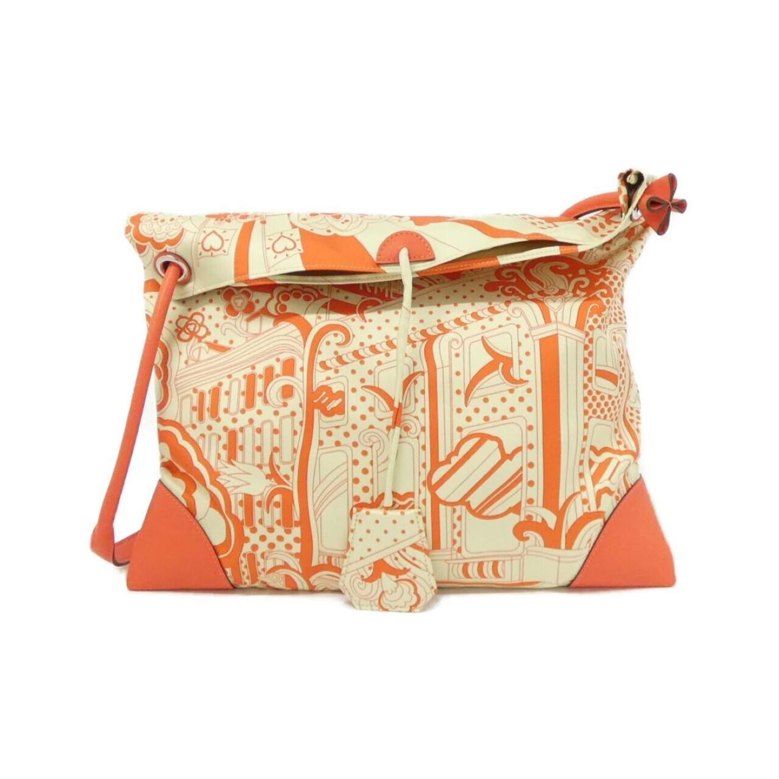 Hermes Swift Leather Shoulder Bag in Silk: Hermes Swift Leather Shoulder Bag in Silk Experience the timeless elegance of the iconic Hermes Swift Leather Shoulder Bag, crafted from luxurious swift leather and adorned with subtle silk accents