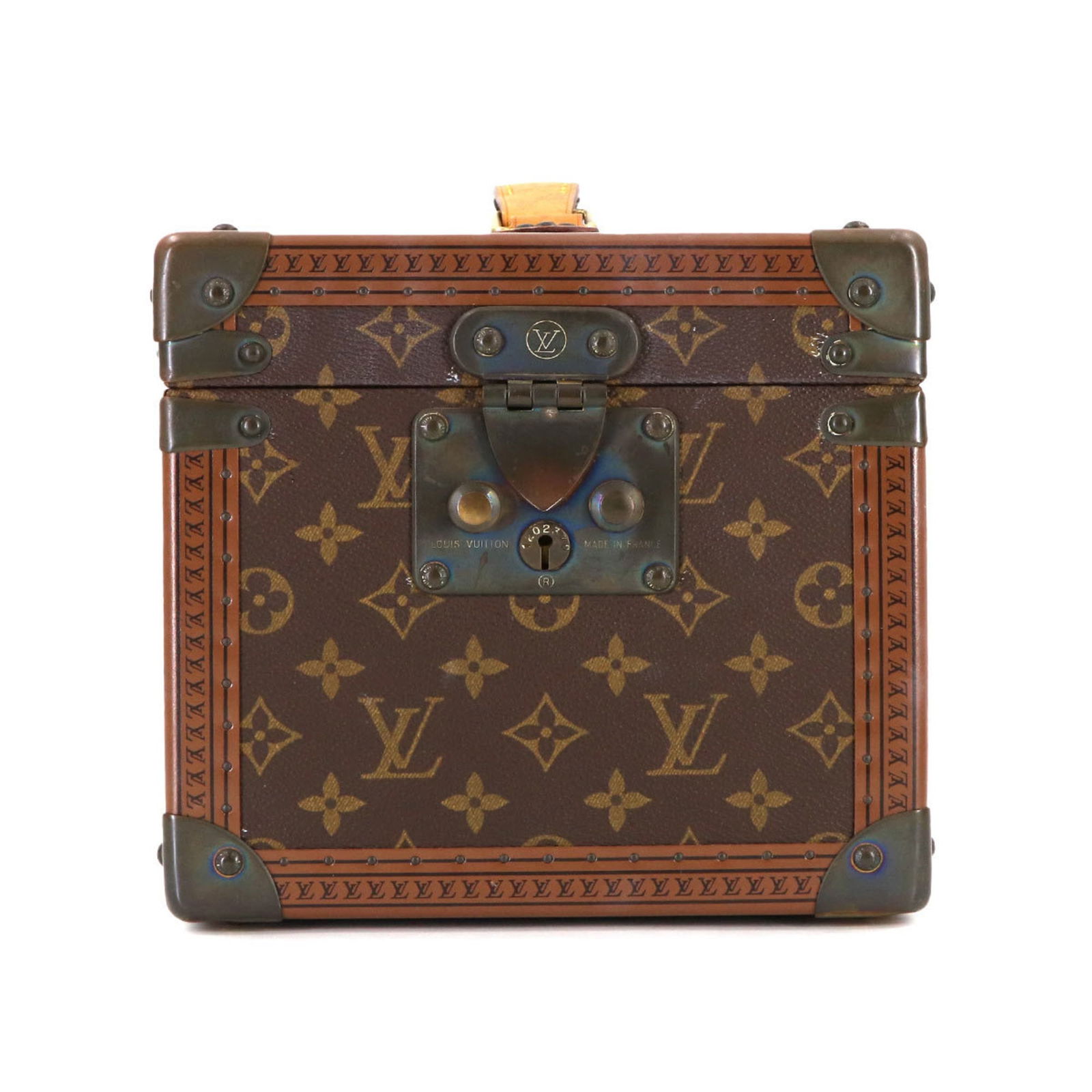 Louis Vuitton Monogram Handbag: Louis Vuitton Monogram Handbag A timeless piece of luxury, this Louis Vuitton Monogram handbag boasts the iconic brand's signature brown monogram pattern and premium leather construction, making it a