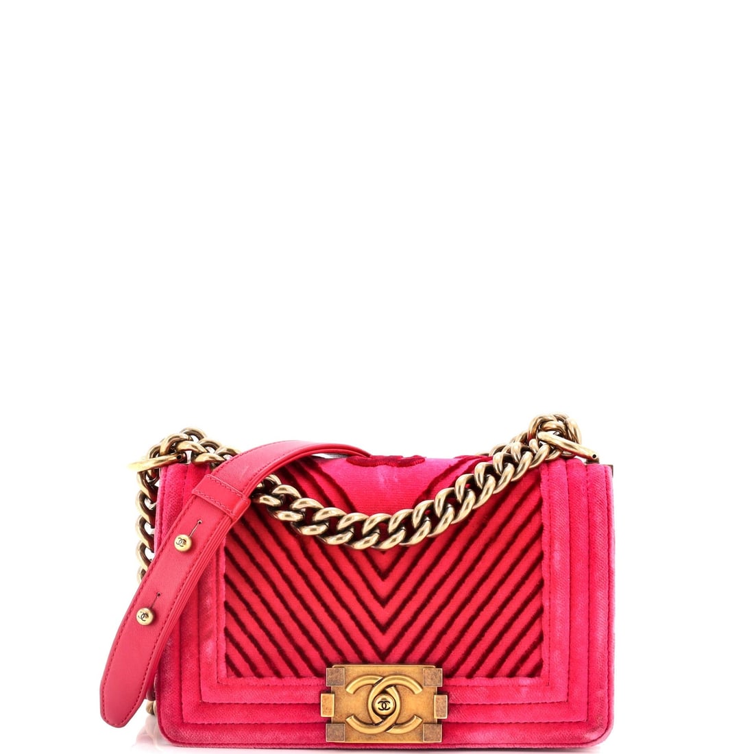 Chanel Boy Flap Bag in Chevron Velvet Small: Chanel Boy Flap Bag in Chevron Velvet Small The iconic Chanel Boy Flap Bag in Chevron Velvet Small is a timeless classic that exudes effortless chic. With its signature quilted design, pink exterior,