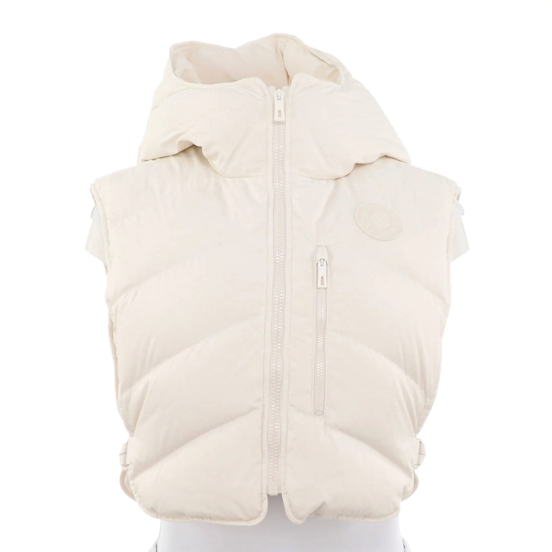 Down Hermes Women's Hooded Puffer Zip Vest Quilted Polyester with: Down Hermes Women's Hooded Puffer Zip Vest Quilted Polyester with Experience the ultimate in luxury and warmth with this iconic Hermes women's hooded puffer vest, crafted from quilted polyester with