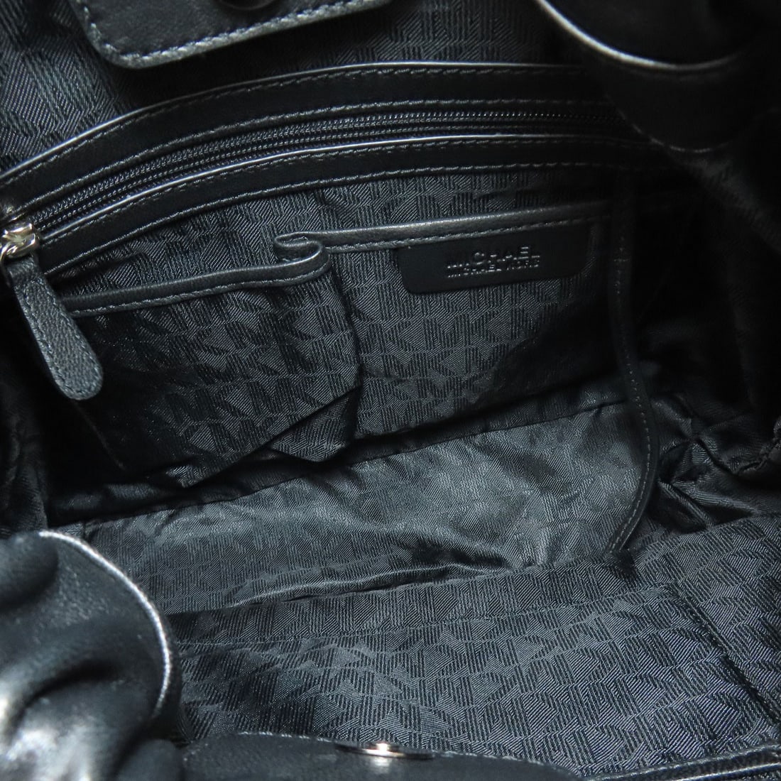 Michael Kors Logo Shoulder Bag in Leather - 5