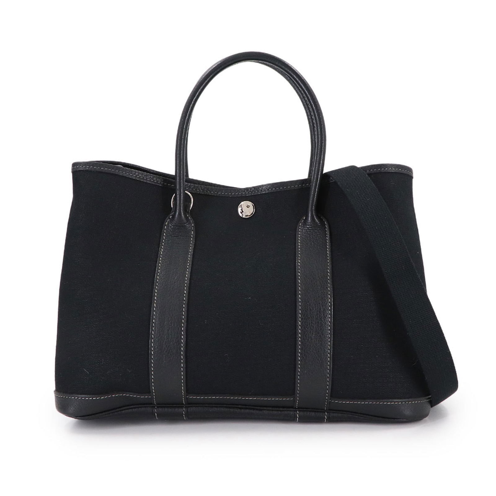 Hermes Negonda Leather Tote Bag - Toile Officier: Hermes Negonda Leather Tote Bag - Toile Officier The Herm?s Negonda Leather Tote Bag in Toile Officier is a timeless and sophisticated accessory, boasting the iconic brand's signature Negonda leather