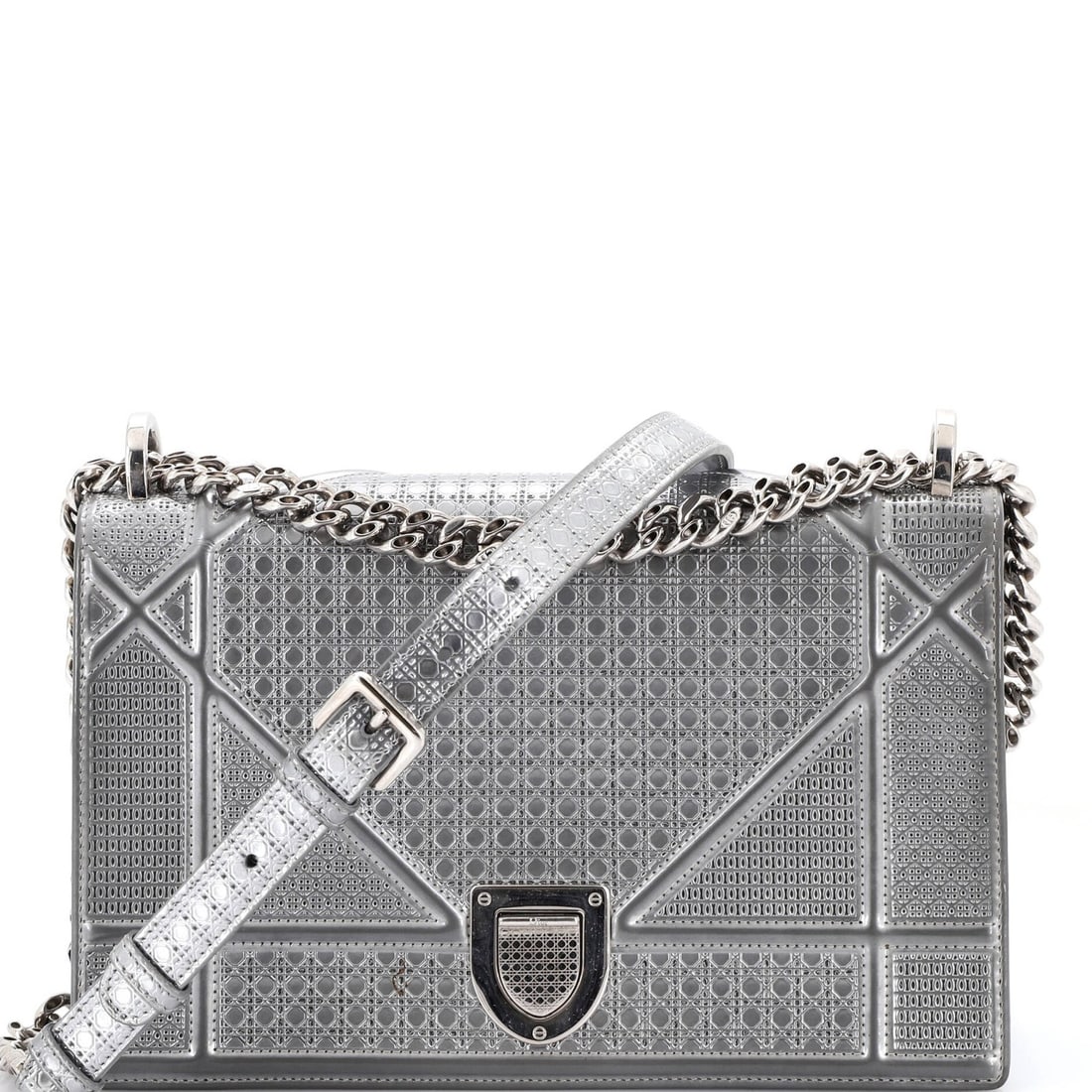 Christian Dior Diorama Flap Bag - Medium Calfskin Cannage Embossed: Christian Dior Diorama Flap Bag - Medium Calfskin Cannage Embossed The Christian Dior Diorama Flap Bag is a stunning medium calfskin bag adorned with intricate cannage embossing, adding a touch of lux