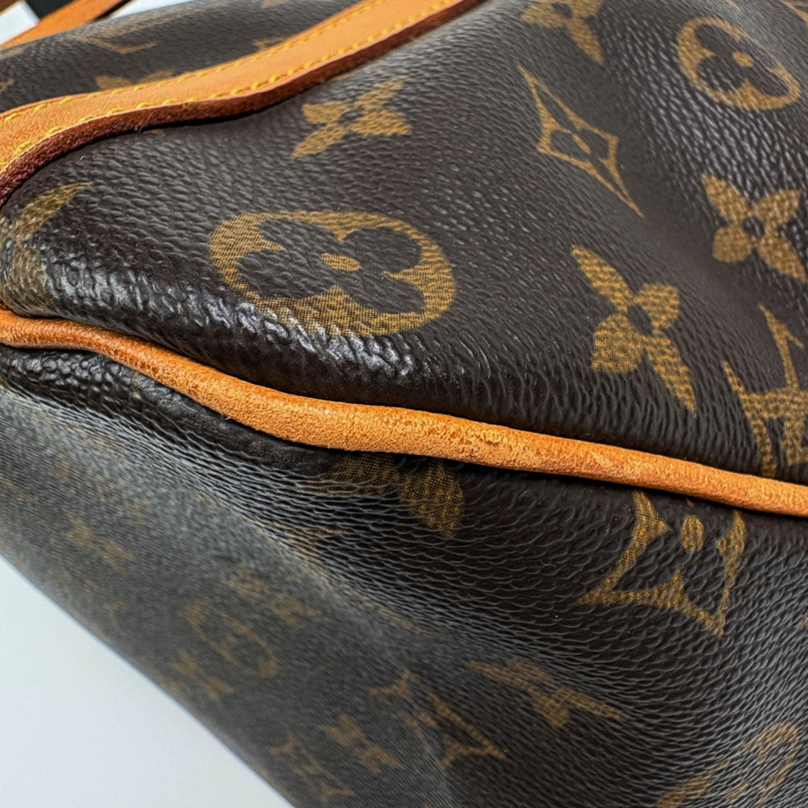 Louis Vuitton Monogram Tote Bag - 3