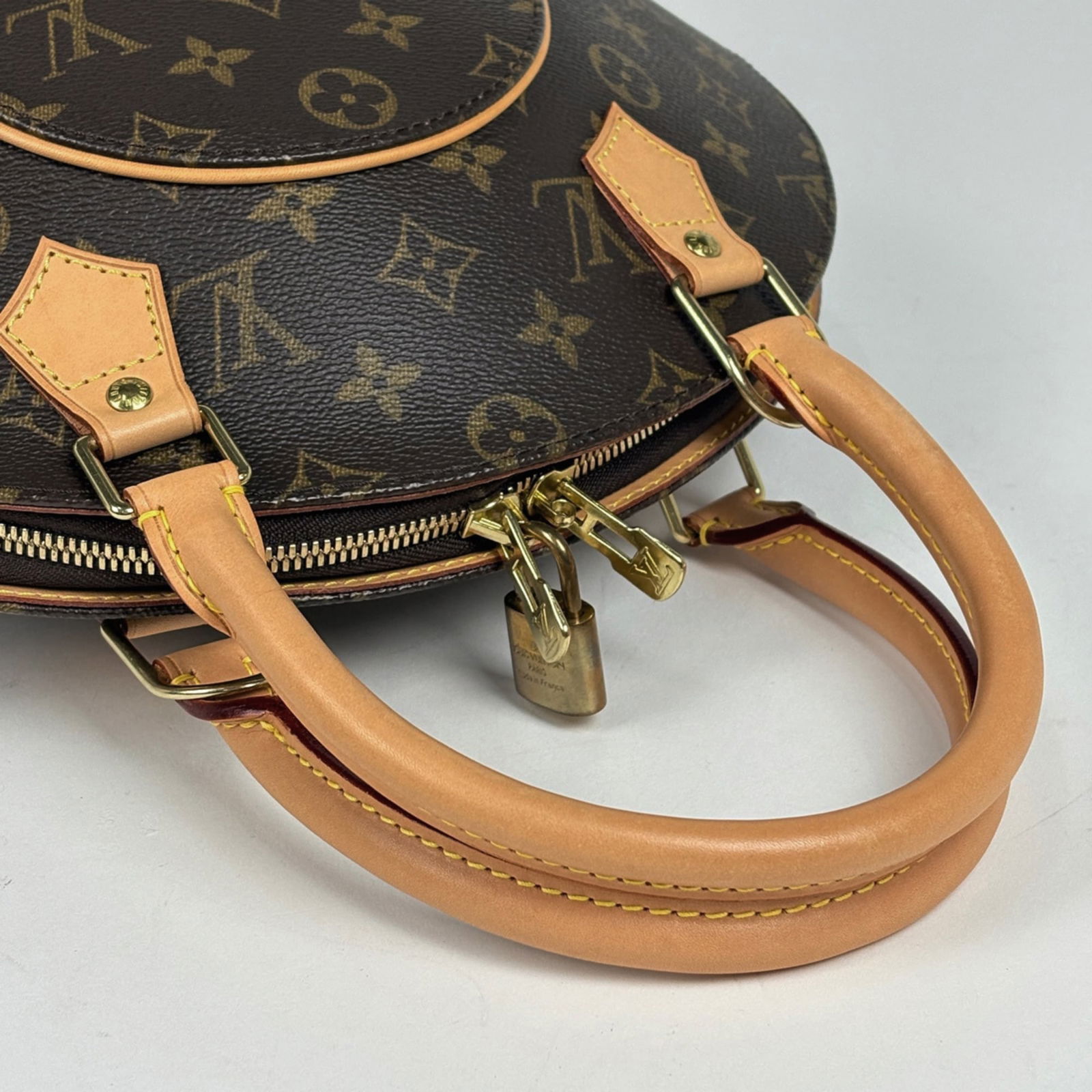 Louis Vuitton Monogram Handbag - 6