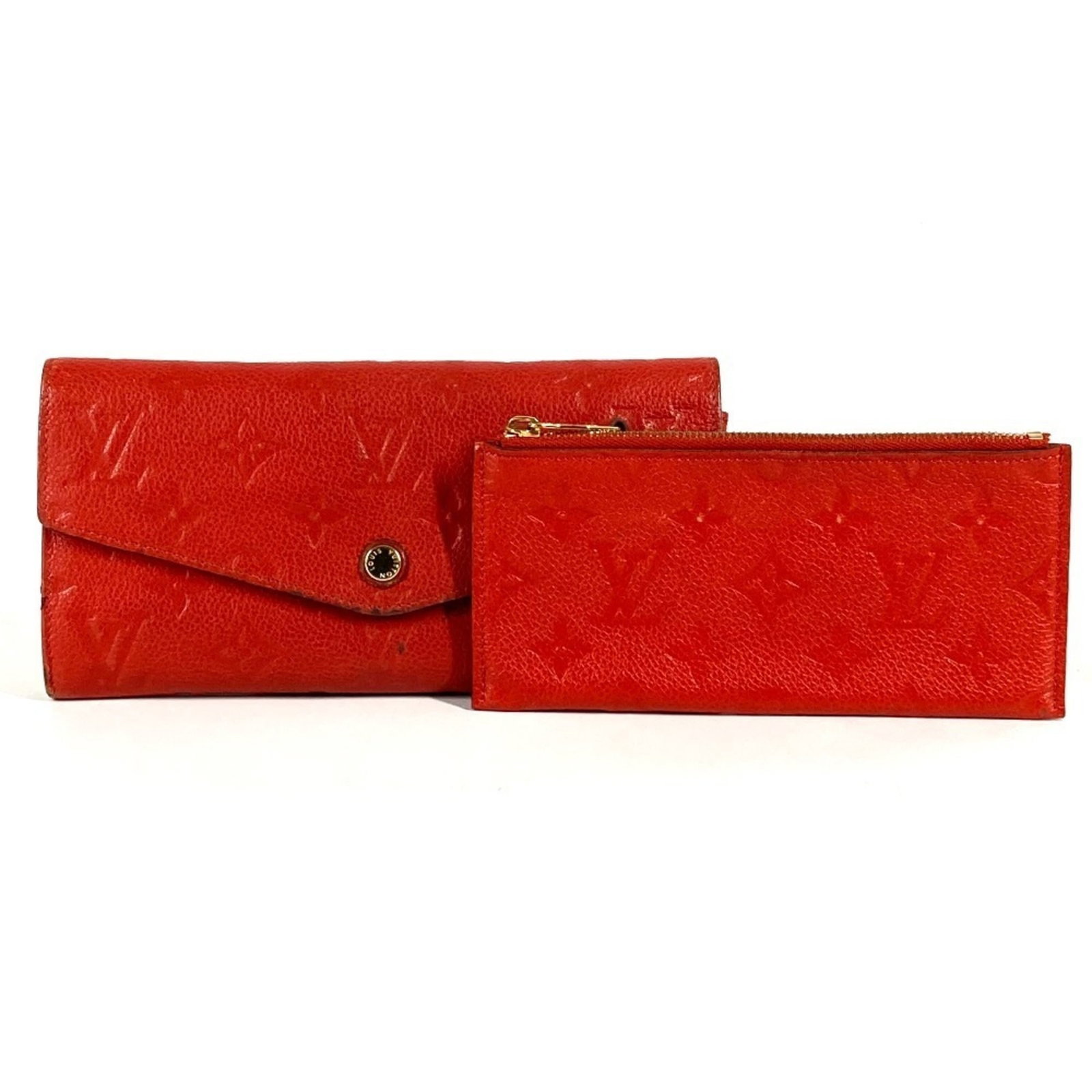 Louis Vuitton Monogram Empreinte Bi-Fold Wallet: Louis Vuitton Monogram Empreinte Bi-Fold Wallet A luxurious and iconic accessory, the Louis Vuitton Monogram Empreinte Bi-Fold Wallet boasts the signature brand's distinctive monogram pattern in rich