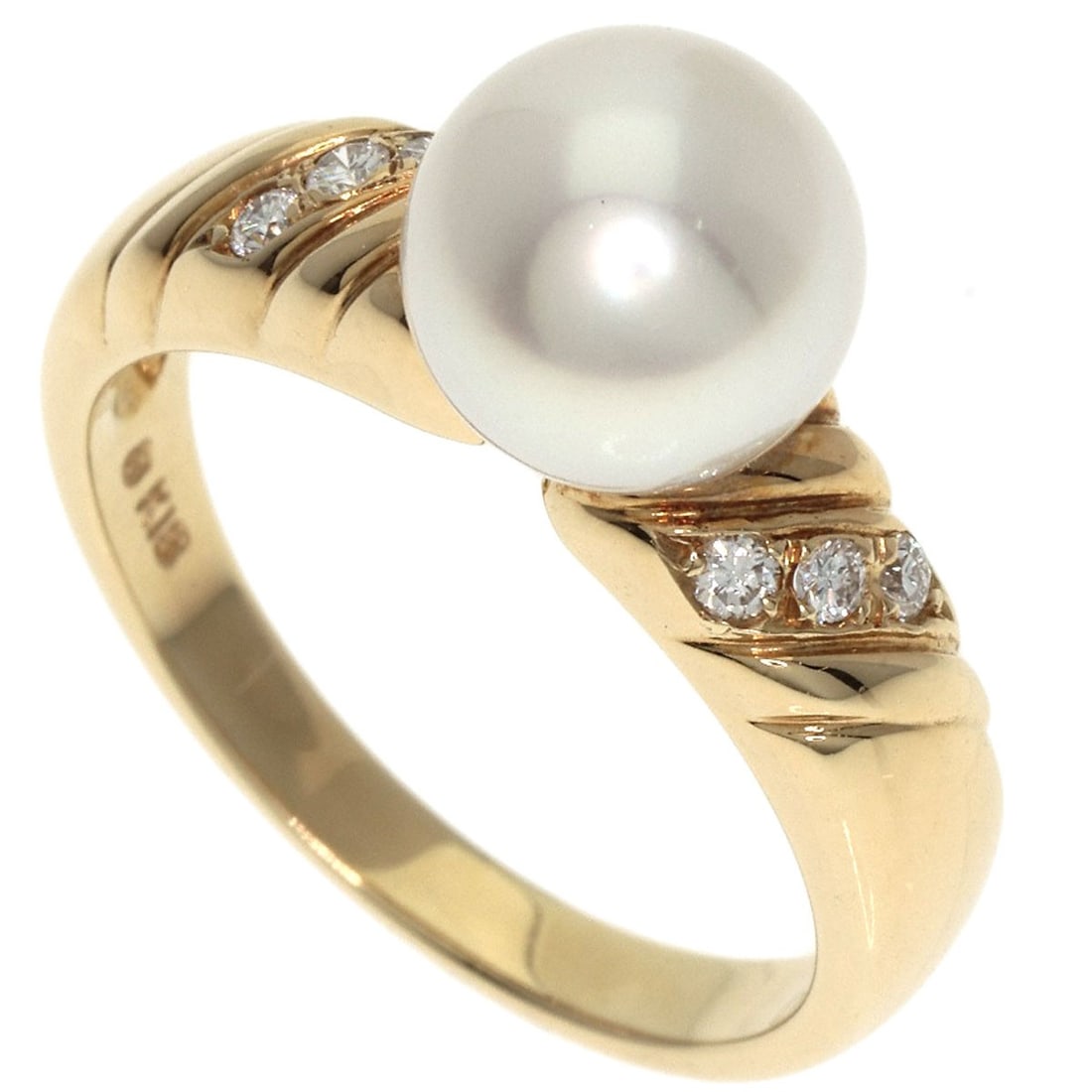 K18 Yellow Gold Mikimoto Akoya Pearl Diamond Ring: K18 Yellow Gold Mikimoto Akoya Pearl Diamond Ring Elevate your elegance with the K18 Yellow Gold Mikimoto Akoya Pearl Diamond Ring, a masterful blend of Japanese craftsmanship and luxurious gold.
