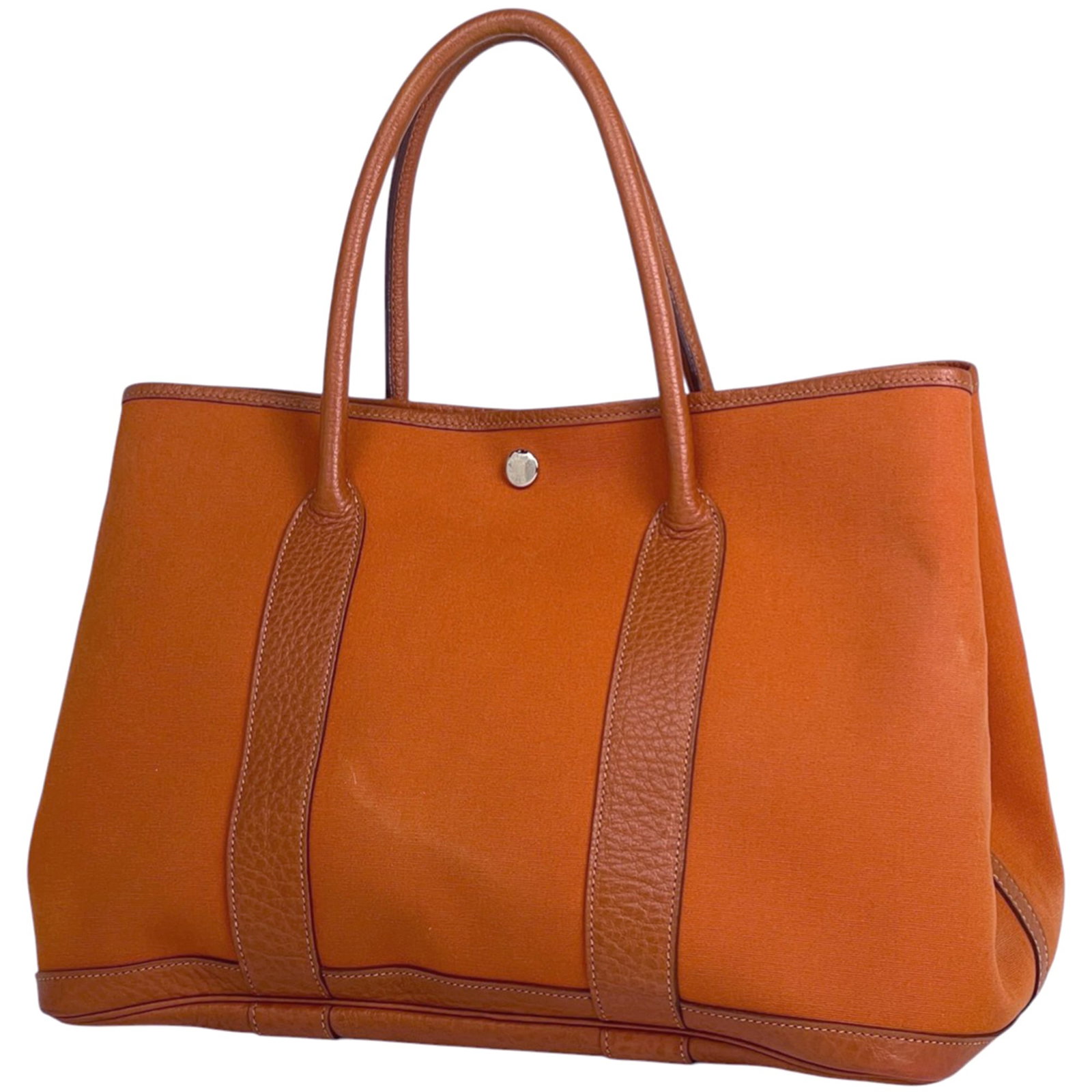 Hermes Tote Bag Toile Officier: Hermes Tote Bag Toile Officier A rare opportunity to own a pre-loved Herm?s Toile Officier tote bag, boasting the iconic Brique and Orange color combination that exudes timeless elegance. With its cla