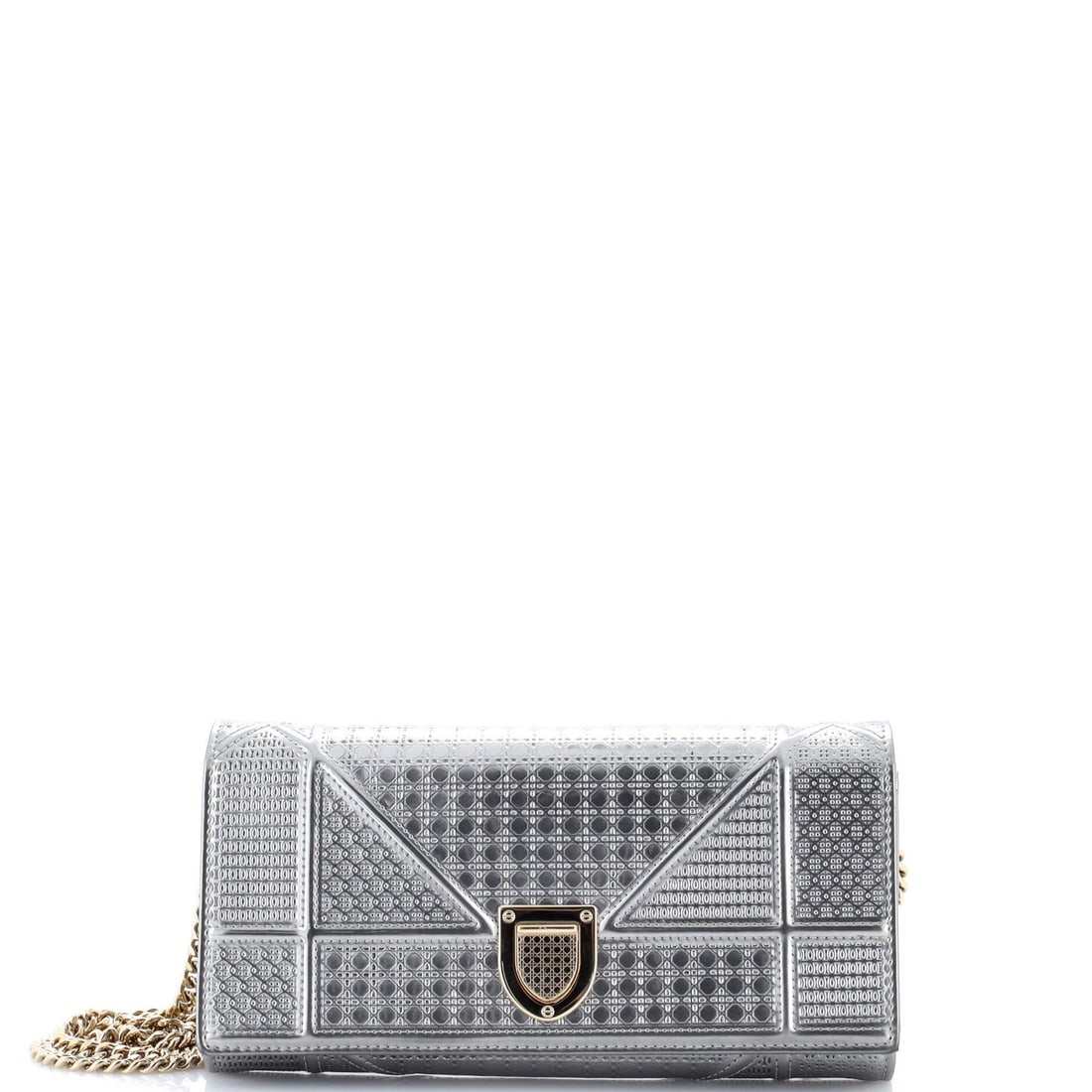 Calfskin Christian Dior Diorama Croisiere Chain Wallet Cannage Embossed: Calfskin Christian Dior Diorama Croisiere Chain Wallet Cannage Embossed This stunning Calfskin Christian Dior Diorama Croisiere Chain Wallet Cannage Embossed clutch is a true luxury find, boasting sle