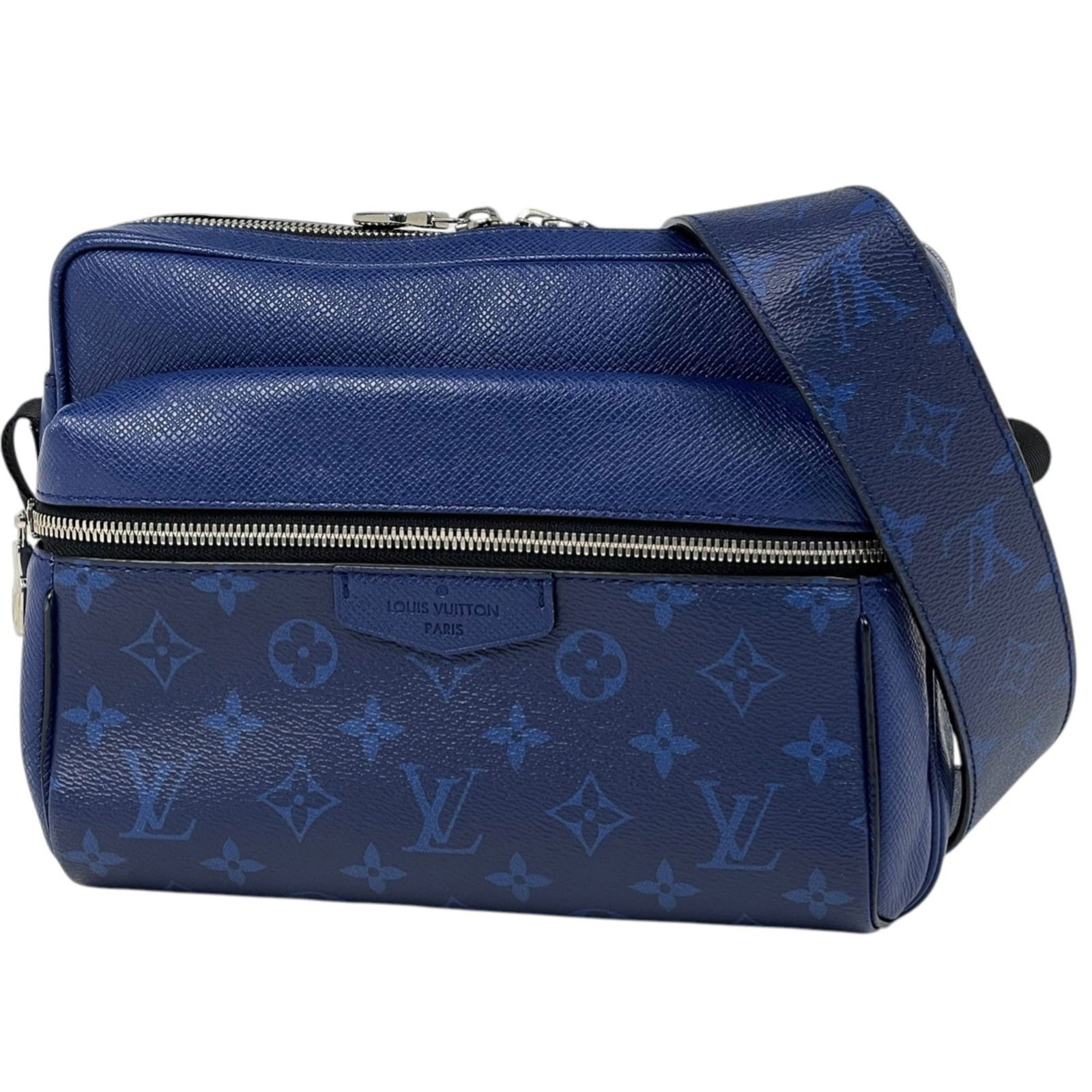 Taigarama Louis Vuitton Shoulder Bag: Taigarama Louis Vuitton Shoulder Bag A stylish and versatile cobalt Taigarama Louis Vuitton shoulder bag, perfect for adding a touch of luxury to any outfit. With its classic design and durable