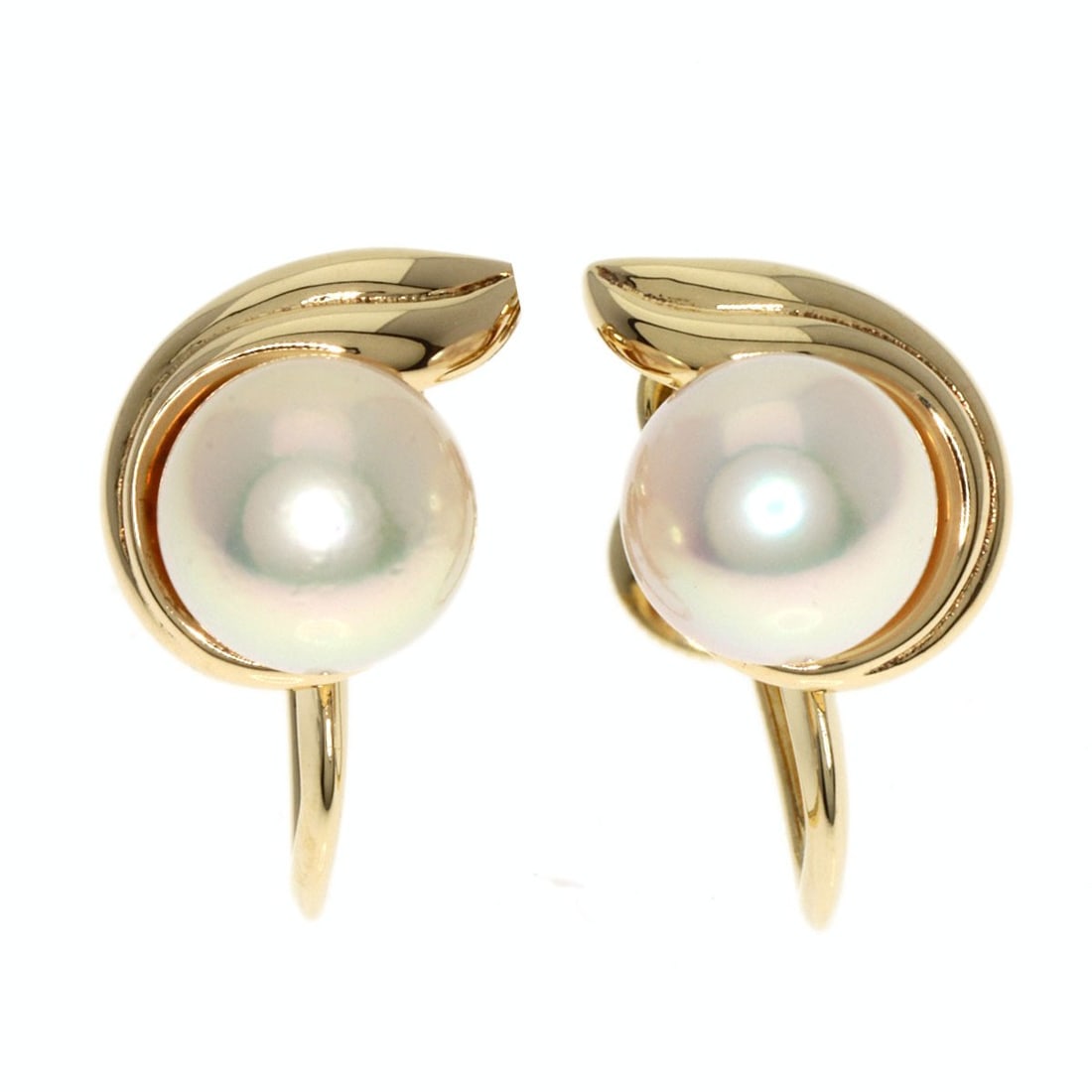 K14 Yellow Gold Mikimoto Pearl Earring: K14 Yellow Gold Mikimoto Pearl Earring Elevate your elegance with the K14 Yellow Gold Mikimoto Pearl Earring, a masterpiece of Japanese craftsmanship. This exquisite earring boasts a luminous pearl se