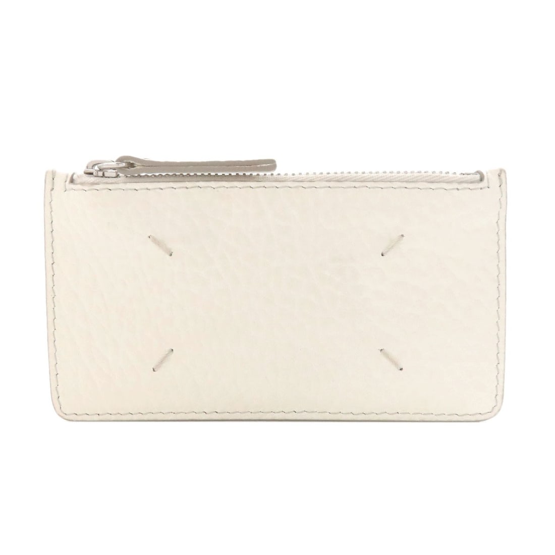 Leather MaisonMargiela logo Card Case: Leather MaisonMargiela logo Card Case Elevate your everyday essentials with the sleek MaisonMargiela logo card case, crafted from high-quality white leather that exudes understated sophistication.