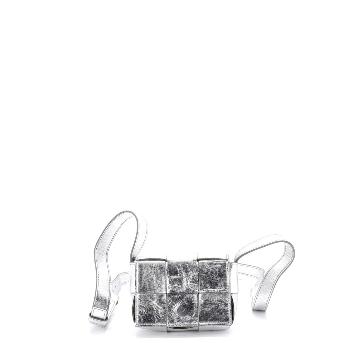 Candy Bottega Veneta Cassette Crossbody Bag Maxi Intrecciato Leather: Candy Bottega Veneta Cassette Crossbody Bag Maxi Intrecciato Leather The Bottega Veneta Cassette Crossbody Bag is a stunning example of Italian luxury, boasting the iconic Intrecciato leather weave