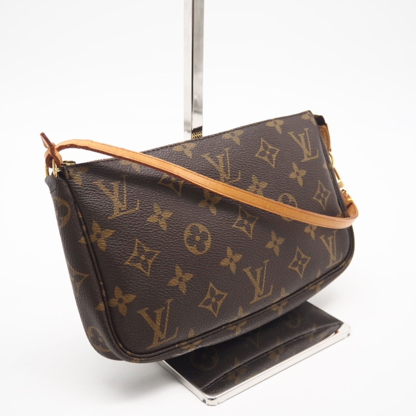 Louis Vuitton Monogram Pouch Handbag - 2