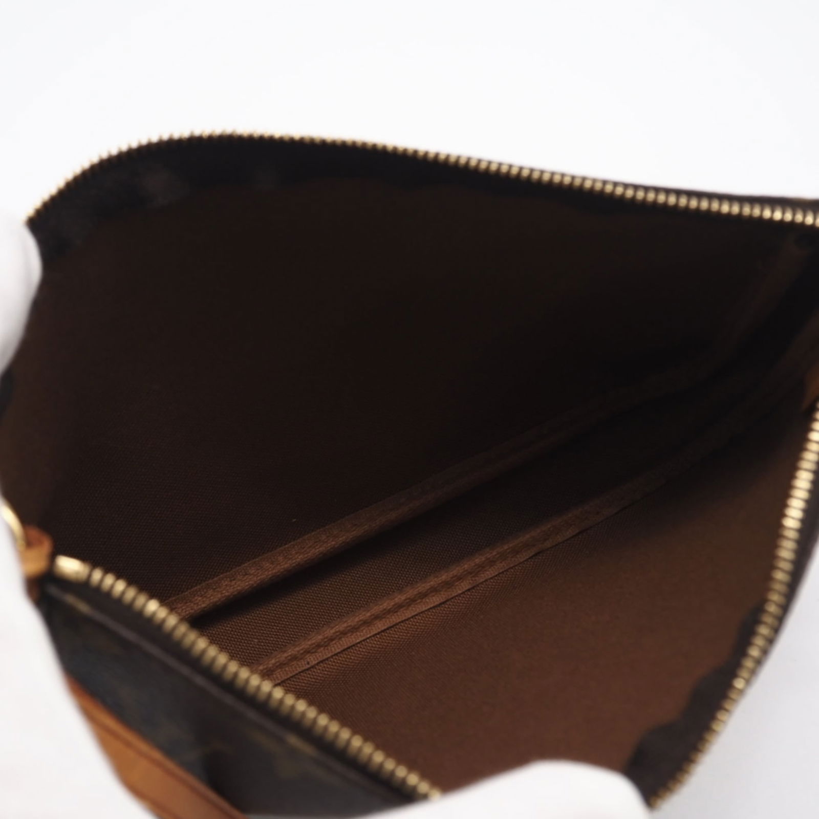 Louis Vuitton Monogram Pouch Handbag - 8