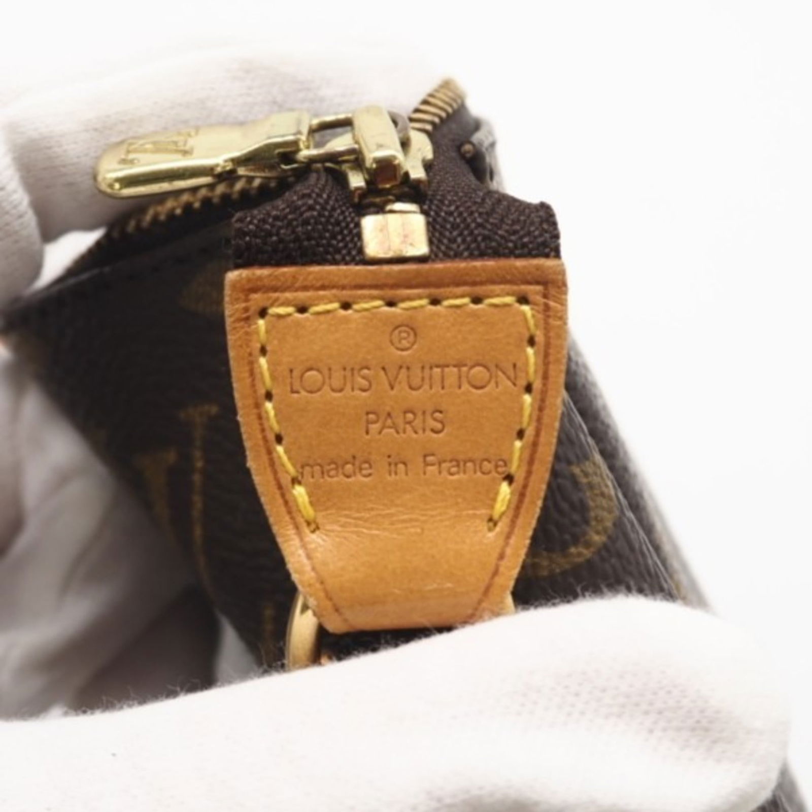 Louis Vuitton Monogram Pouch Handbag - 9