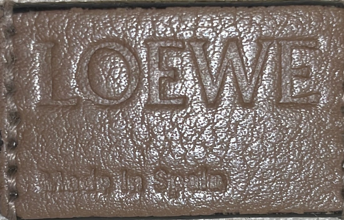 Loewe Puzzle Bag in Medium Leather - 8
