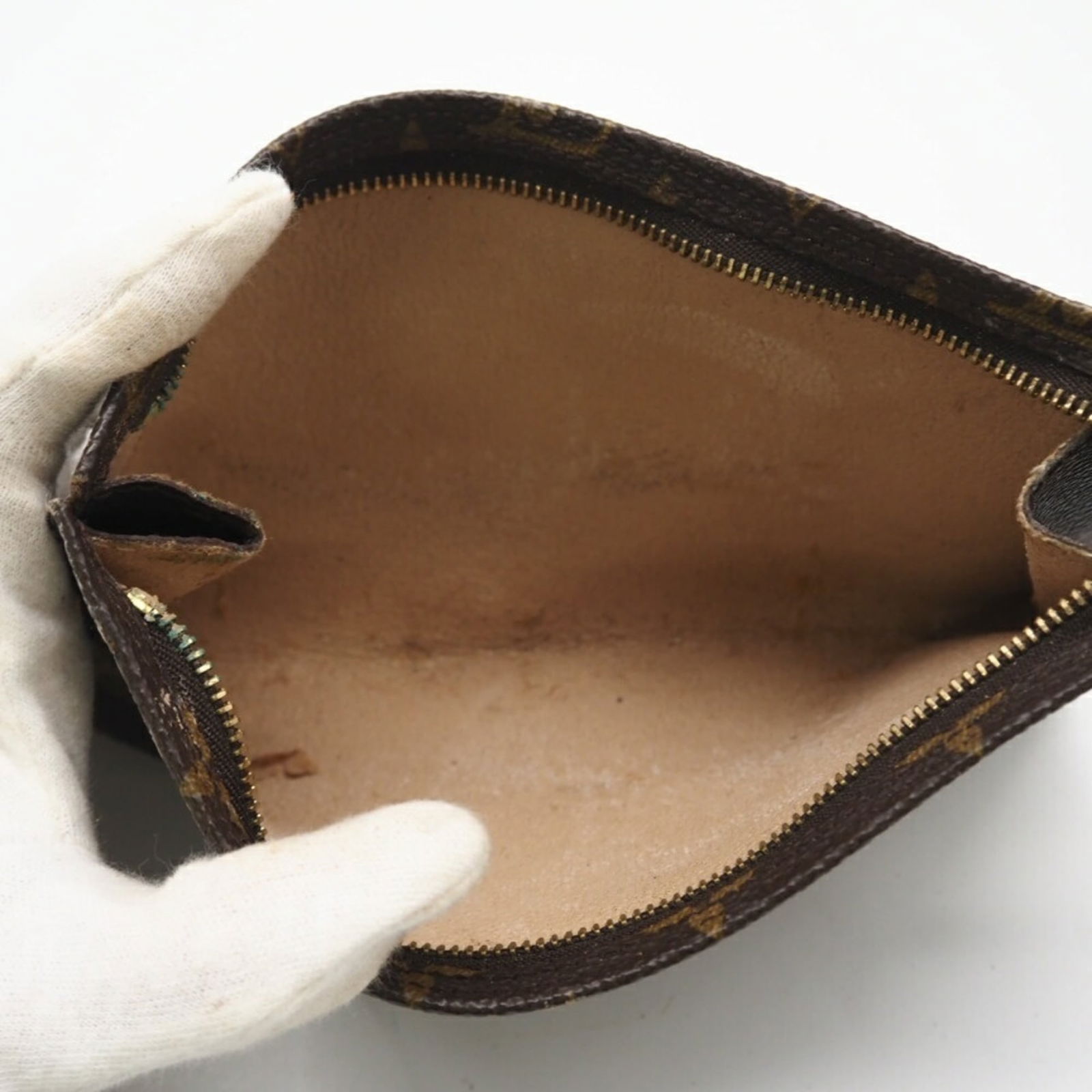 Louis Vuitton Monogram Pouch Handbag - 7