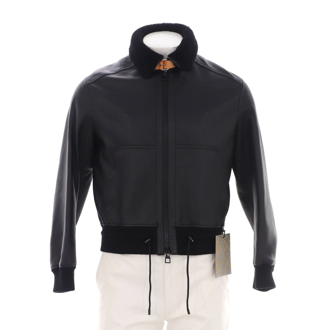 Louis Vuitton Men's Aviator Belted Collar Leather Jacket with Shearling: Louis Vuitton Men's Aviator Belted Collar Leather Jacket with Shearling Elevate your style with the iconic Louis Vuitton Men's Aviator Belted Collar Leather Jacket, boasting a sleek black design that