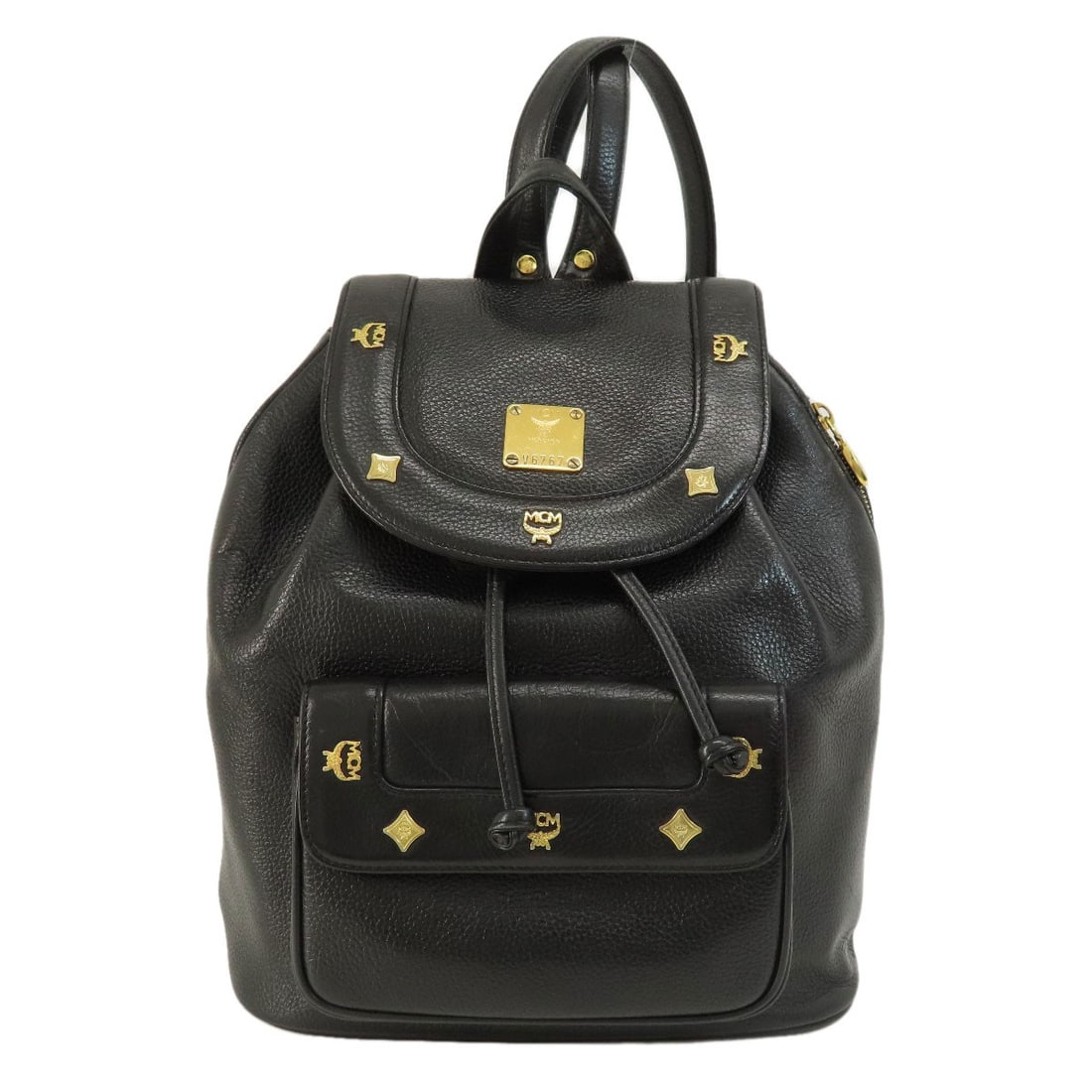 MCM Logo Leather Daypack Backpack: MCM Logo Leather Daypack Backpack Elevate your daily commute in style with the MCM Logo Leather Daypack Backpack, crafted from rich black leather and boasting the iconic MCM logo. This sleek A*