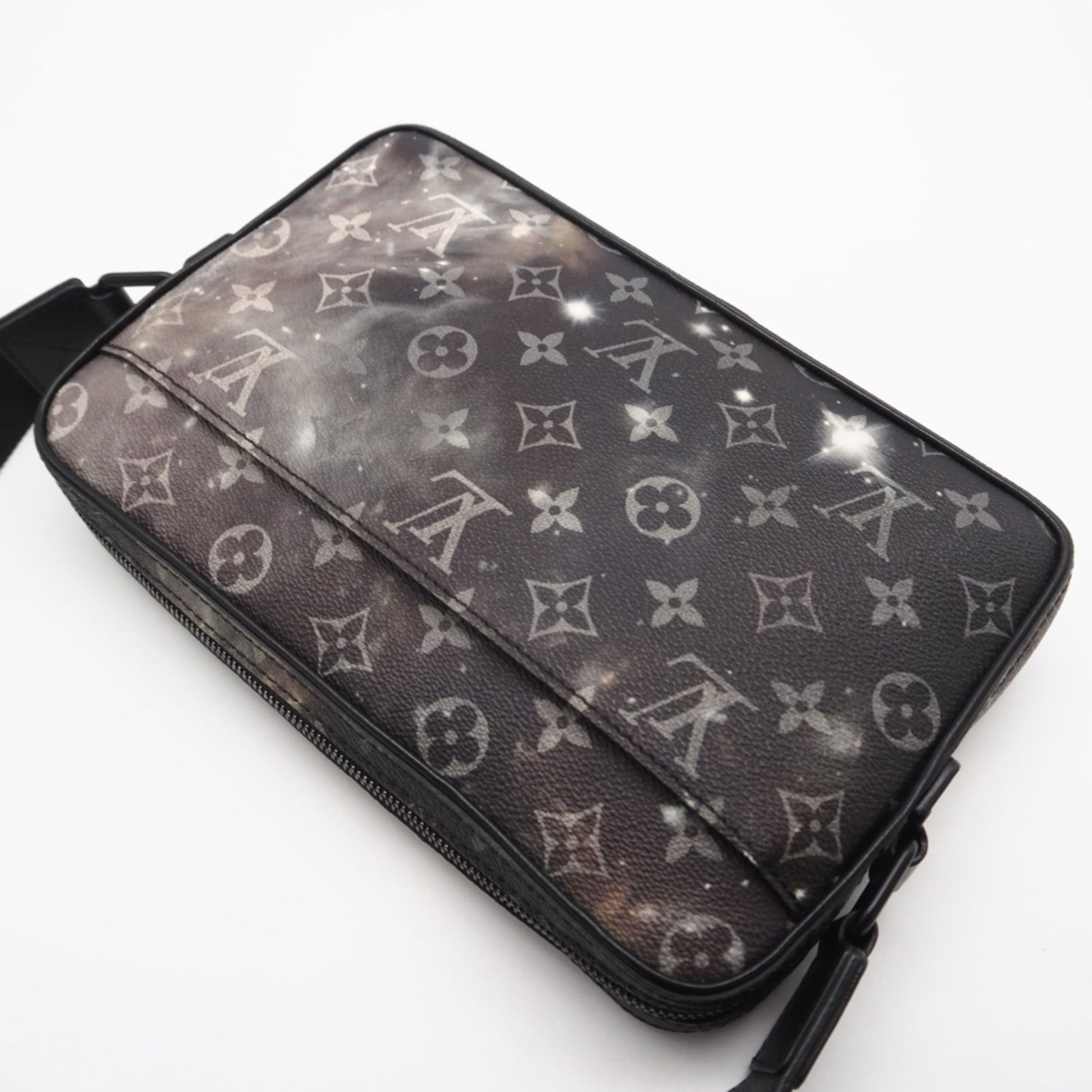 Louis Vuitton Monogram Shoulder Bag - 3