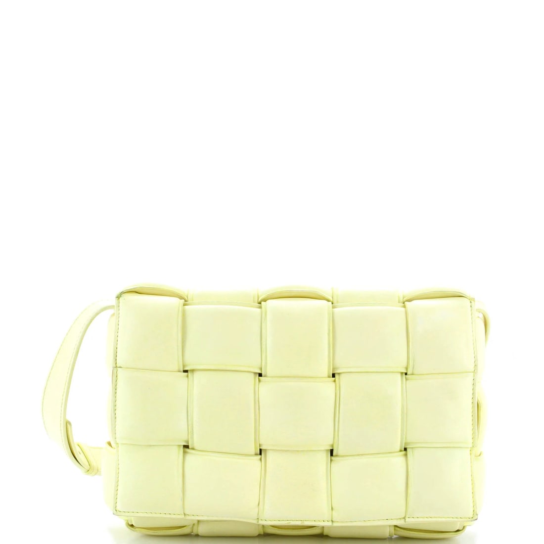 Bottega Veneta Cassette Crossbody Bag in Padded Maxi Intrecciato Leather: Bottega Veneta Cassette Crossbody Bag in Padded Maxi Intrecciato Leather The Bottega Veneta Cassette Crossbody Bag is a stunning example of Italian luxury, boasting the iconic Intrecciato leather in
