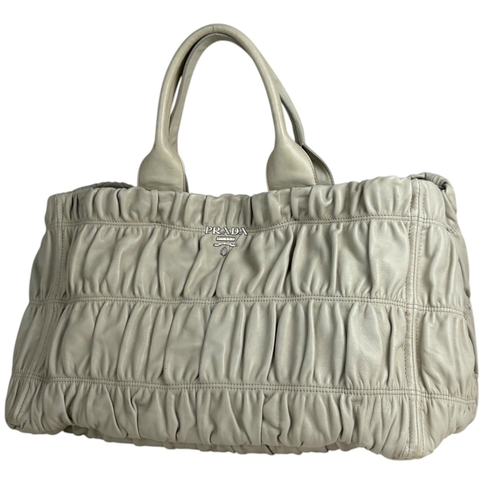 Prada Leather Tote Bag: Prada Leather Tote Bag A pristine white Prada leather tote bag, boasting classic Italian style and timeless sophistication, is up for grabs. With its sturdy 24cm x 40cm design and comfortable 25cm