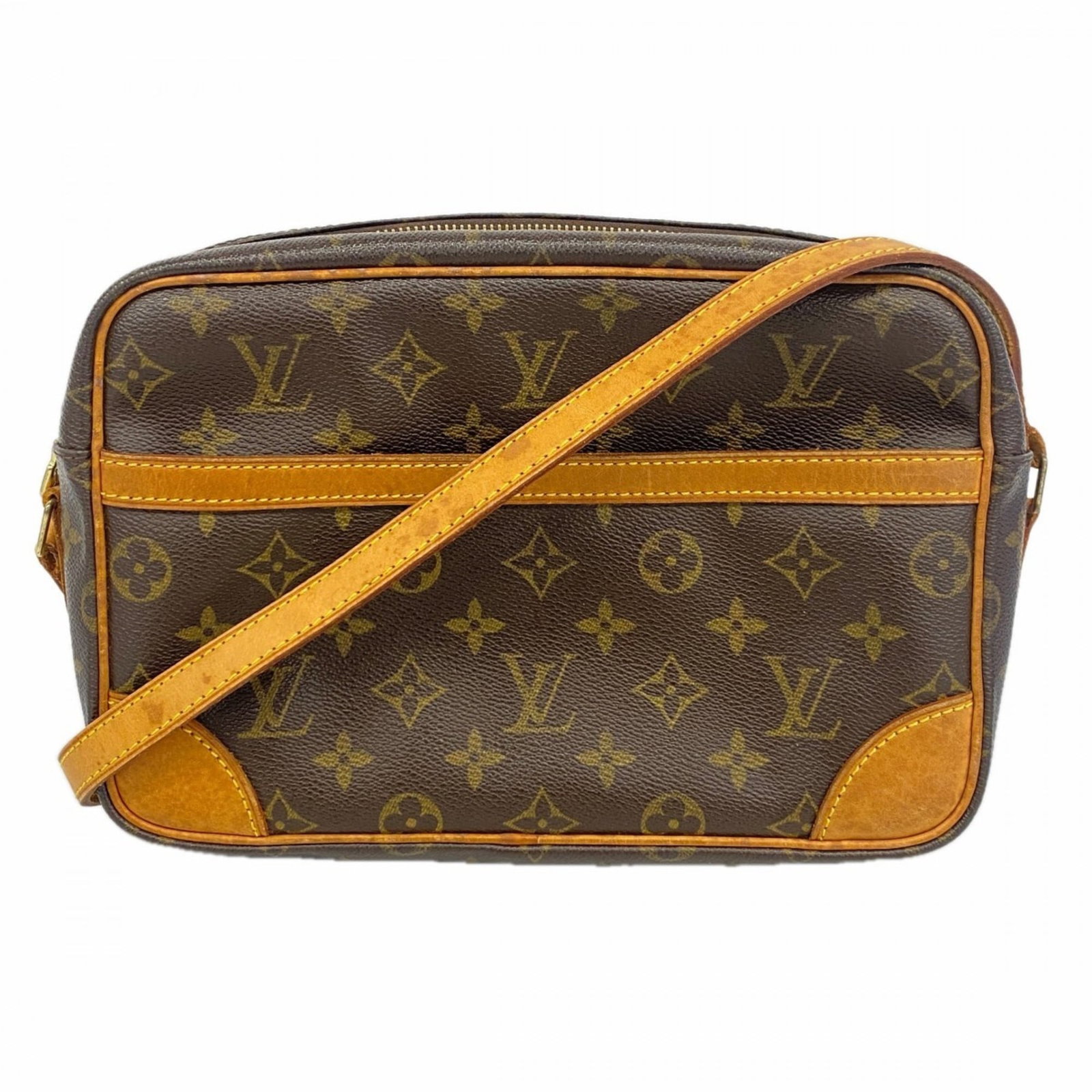Bag Louis Vuitton Shoulder: Bag Louis Vuitton Shoulder A timeless piece from the iconic Louis Vuitton brand, this brown shoulder bag boasts classic monogram patterns and premium leather construction. With its spacious interior