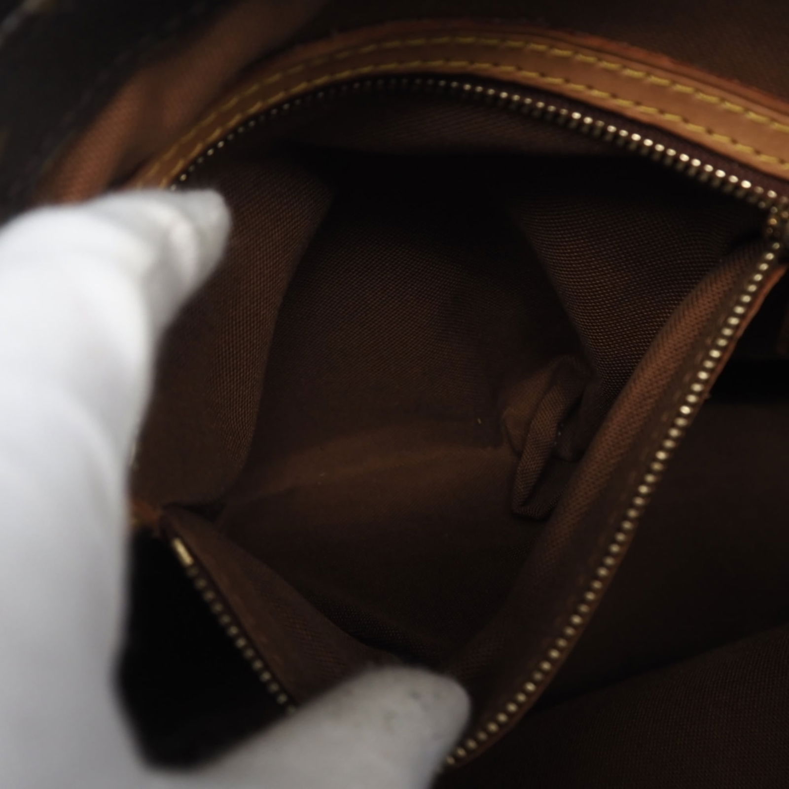 Louis Vuitton Monogram Handbag - 10