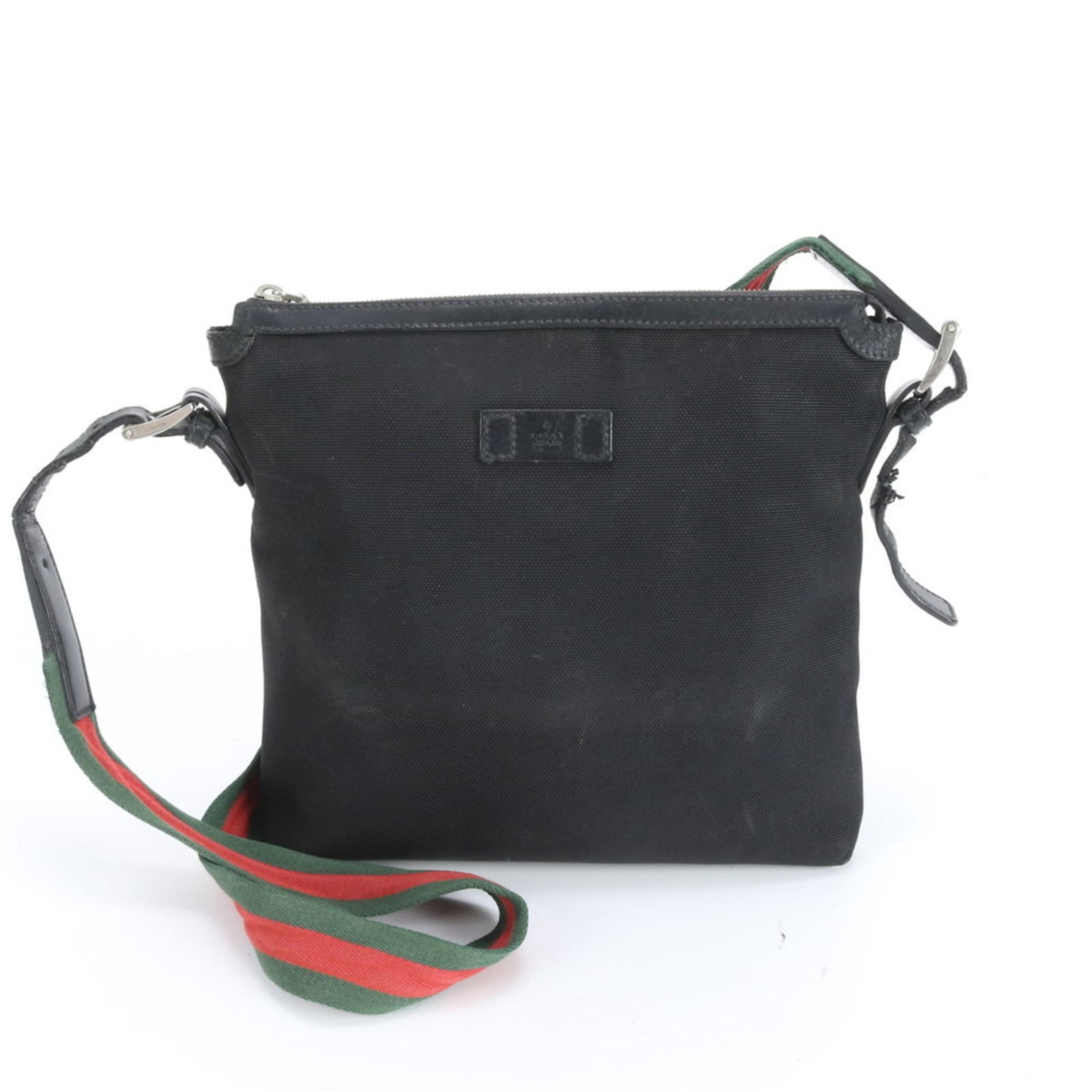 Gucci Messenger Bag - Leather and Nylon: Gucci Messenger Bag - Leather and Nylon A stylish and practical Gucci messenger bag, crafted from high-quality leather and nylon, is up for grabs. With its sleek black design and adjustable 120cm