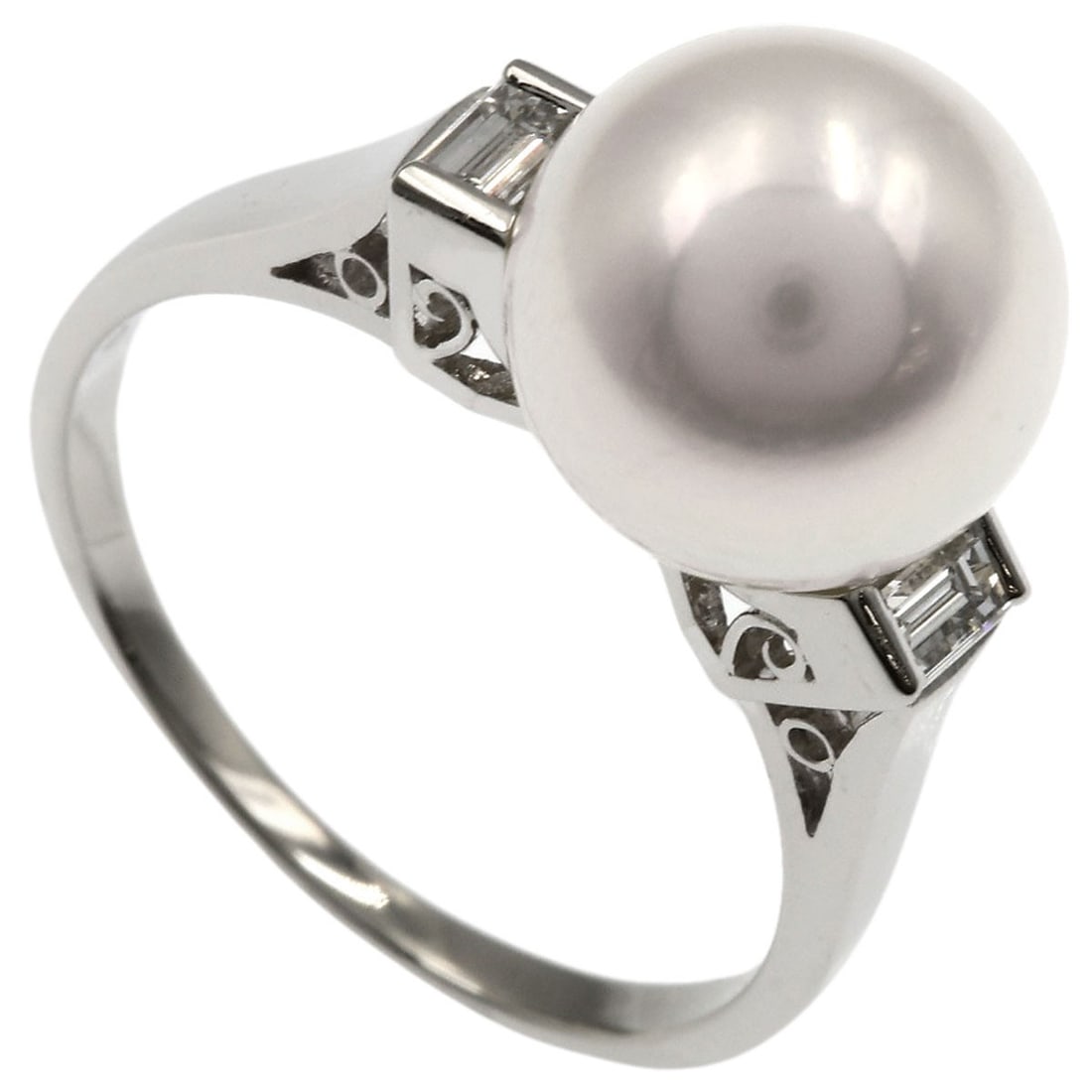 PT950 MIKIMOTO Antique Pearl Diamond Ring Platinum: PT950 MIKIMOTO Antique Pearl Diamond Ring Platinum Experience the timeless elegance of MIKIMOTO's PT950 Platinum ring, boasting a stunning 0.19ct D-grade pearl surrounded by a delicate platinum band.