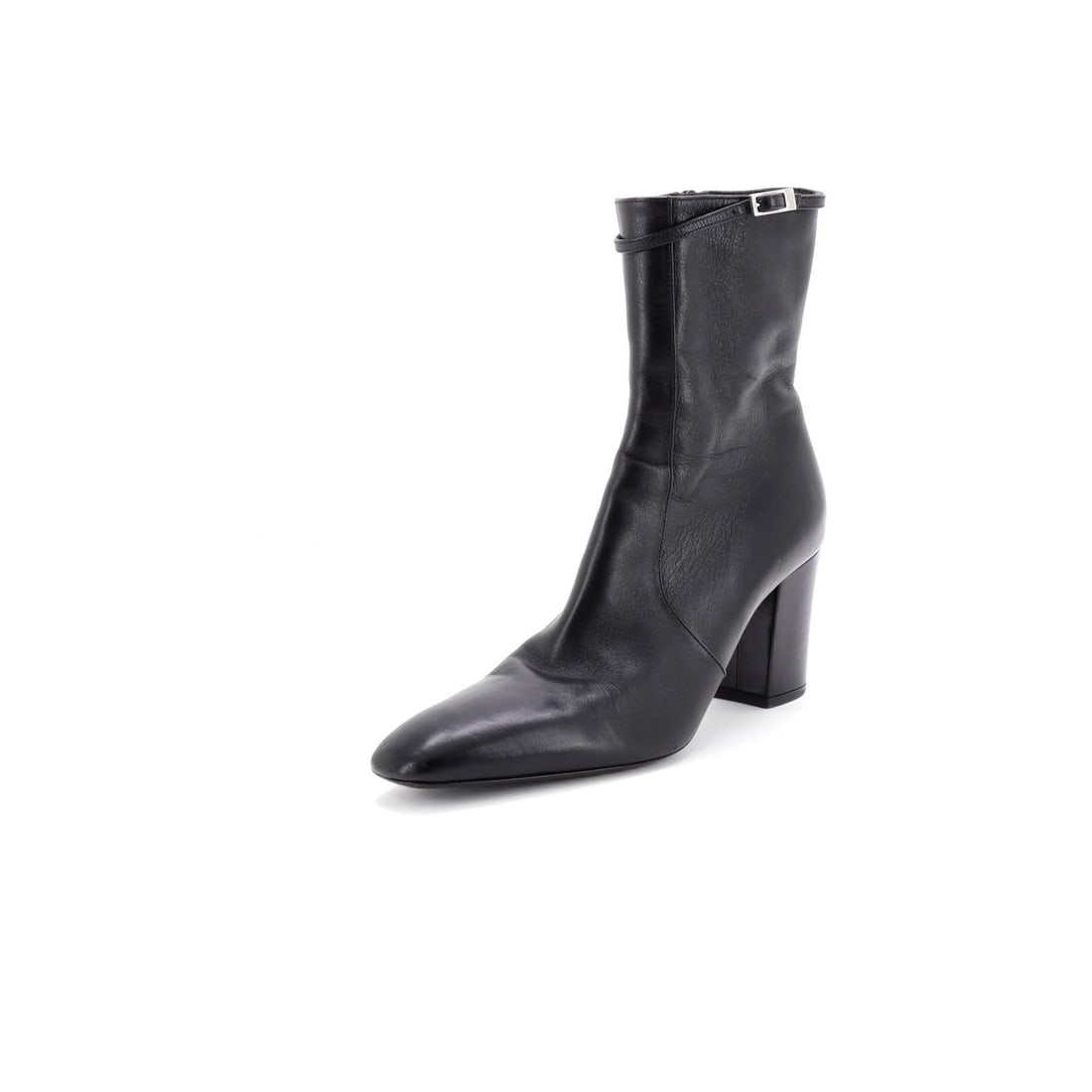 70 Saint Laurent Joelle Ankle Boots Leather: 70 Saint Laurent Joelle Ankle Boots Leather For sale is a stunning pair of Saint Laurent Joelle Ankle Boots in black leather, boasting sleek and sophisticated design that exudes luxury. With its