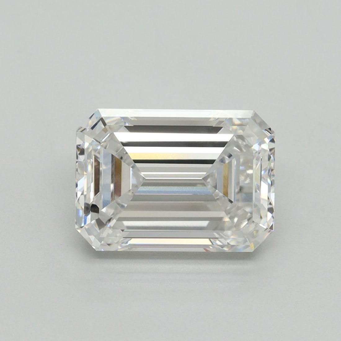 Loose Lab Diamond - IGI Emerald 4.02ct D VVS1: Loose Lab Diamond - IGI Emerald 4.02ct D VVS1 Experience the brilliance of nature, without the environmental impact. This stunning lab-grown diamond boasts exceptional clarity (VVS1) and color (D),