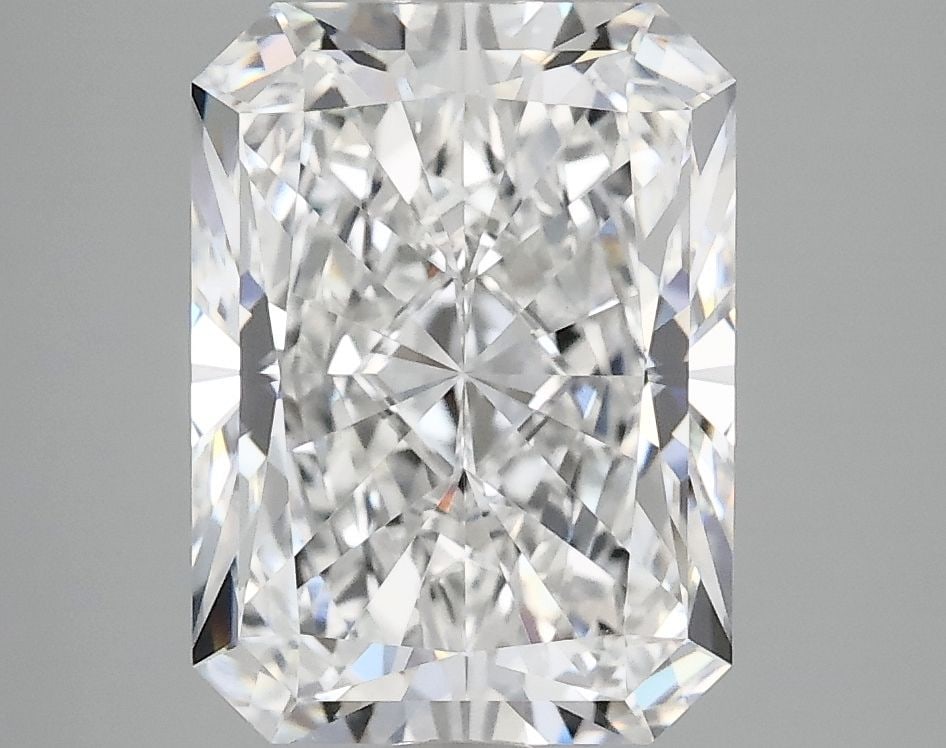 IGI Radiant 4.1ct E VVS2 Loose Lab Diamond: IGI Radiant 4.1ct E VVS2 Loose Lab Diamond Experience the exceptional quality of this 4.1ct IGI Radiant lab-grown diamond, boasting an impressive color grade of E and clarity of VVS2. With its EX poli