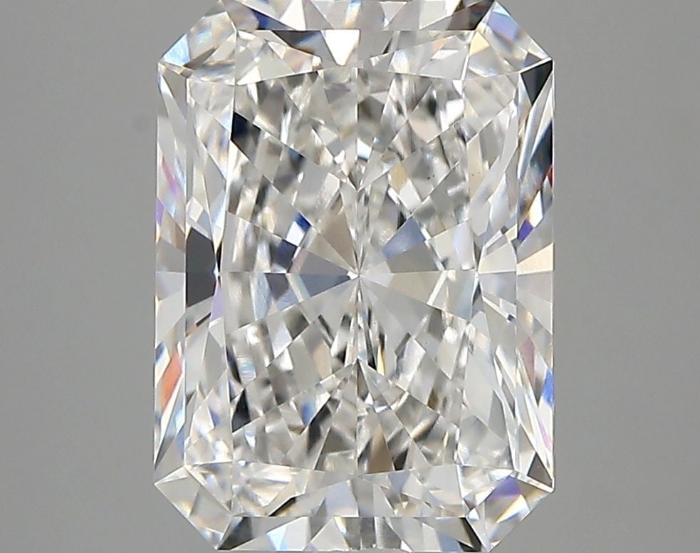 IGI Radiant 4.04ct E VVS2 Loose Lab Diamond: IGI Radiant 4.04ct E VVS2 Loose Lab Diamond Experience the brilliance of nature in a lab-grown diamond, certified by IGI as E color, VVS2 clarity, and EX polish. This stunning 4.04ct stone boasts exce
