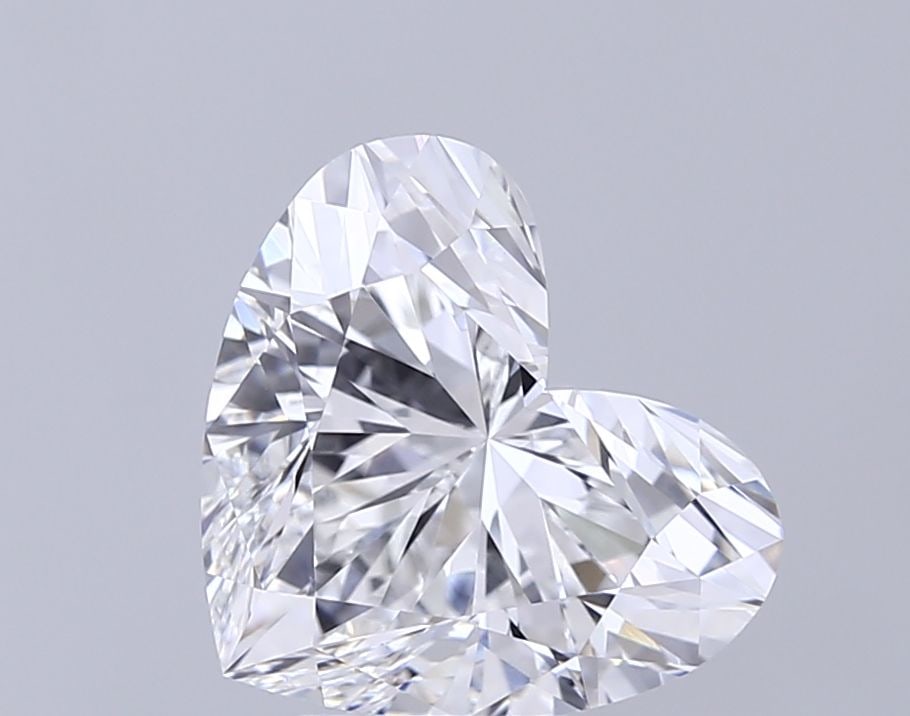 Loose Lab Diamond - IGI Heart 4.04ct E VVS2: Loose Lab Diamond - IGI Heart 4.04ct E VVS2 A rare and exceptional lab-grown diamond, certified by the International Gemological Institute (IGI) as an I VVS2 E, boasts a stunning 4.04 carat size with