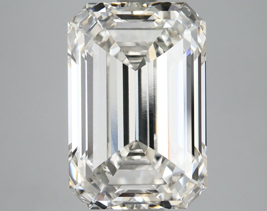 Loose Lab Diamond - IGI Emerald 4.62ct G VVS2: Loose Lab Diamond - IGI Emerald 4.62ct G VVS2 A rare and exceptional lab-grown diamond, certified by the International Gemological Institute (IGI) as an IGI Emerald 4.62ct G VVS2, boasts a vibrant col