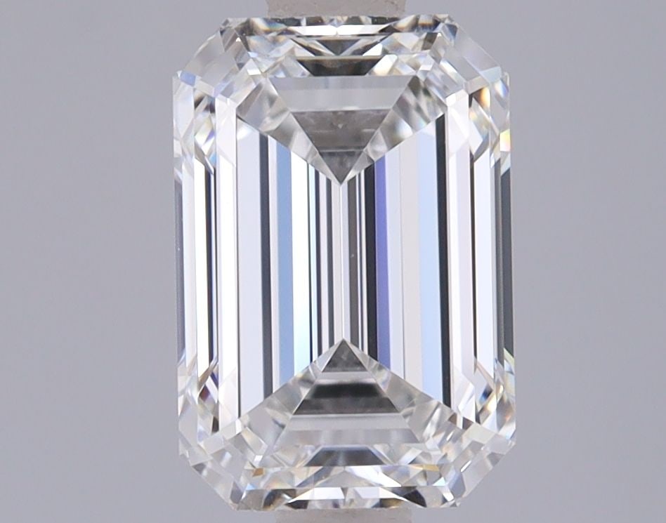 Loose Lab Diamond - IGI Emerald 2.0ct E VVS1: Loose Lab Diamond - IGI Emerald 2.0ct E VVS1 A rare and exceptional lab-grown diamond, certified by the International Gemological Institute (IGI) as an E color, VVS1 clarity, and boasting EX polish an