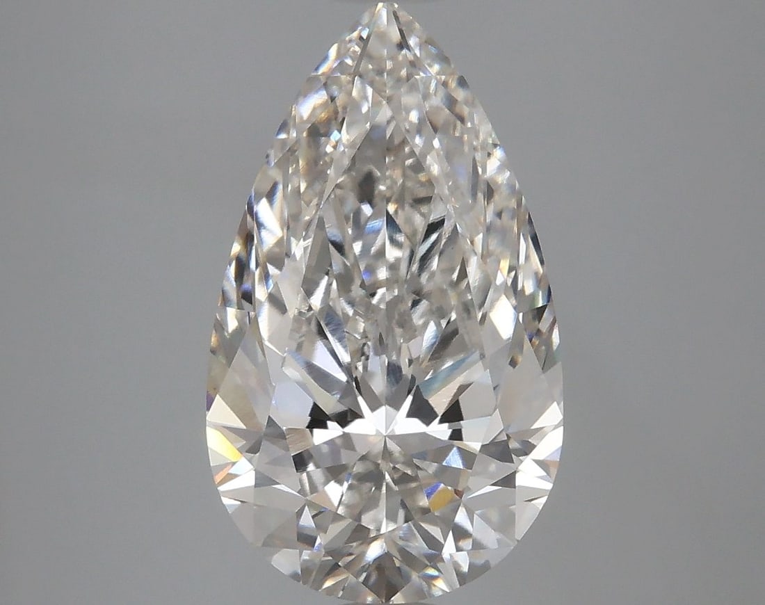 Loose Lab Diamond - IGI Pear 4.24ct G VVS2: Loose Lab Diamond - IGI Pear 4.24ct G VVS2 A stunning lab-grown diamond, certified by the International Gemological Institute (IGI), boasts exceptional clarity and color. With its pear shape and impre