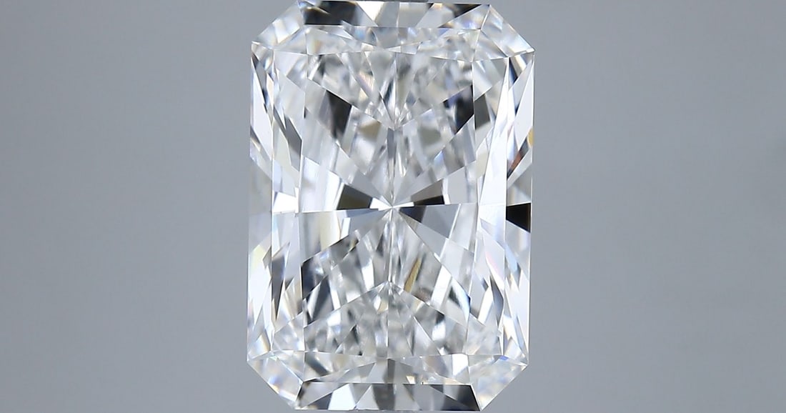 IGI Radiant 4.06ct E VVS2 Loose Lab Diamond: IGI Radiant 4.06ct E VVS2 Loose Lab Diamond Experience the unparalleled brilliance of a lab-grown diamond, certified by IGI as a radiant 4.06ct E VVS2 gemstone. This exceptional stone boasts an EX pol
