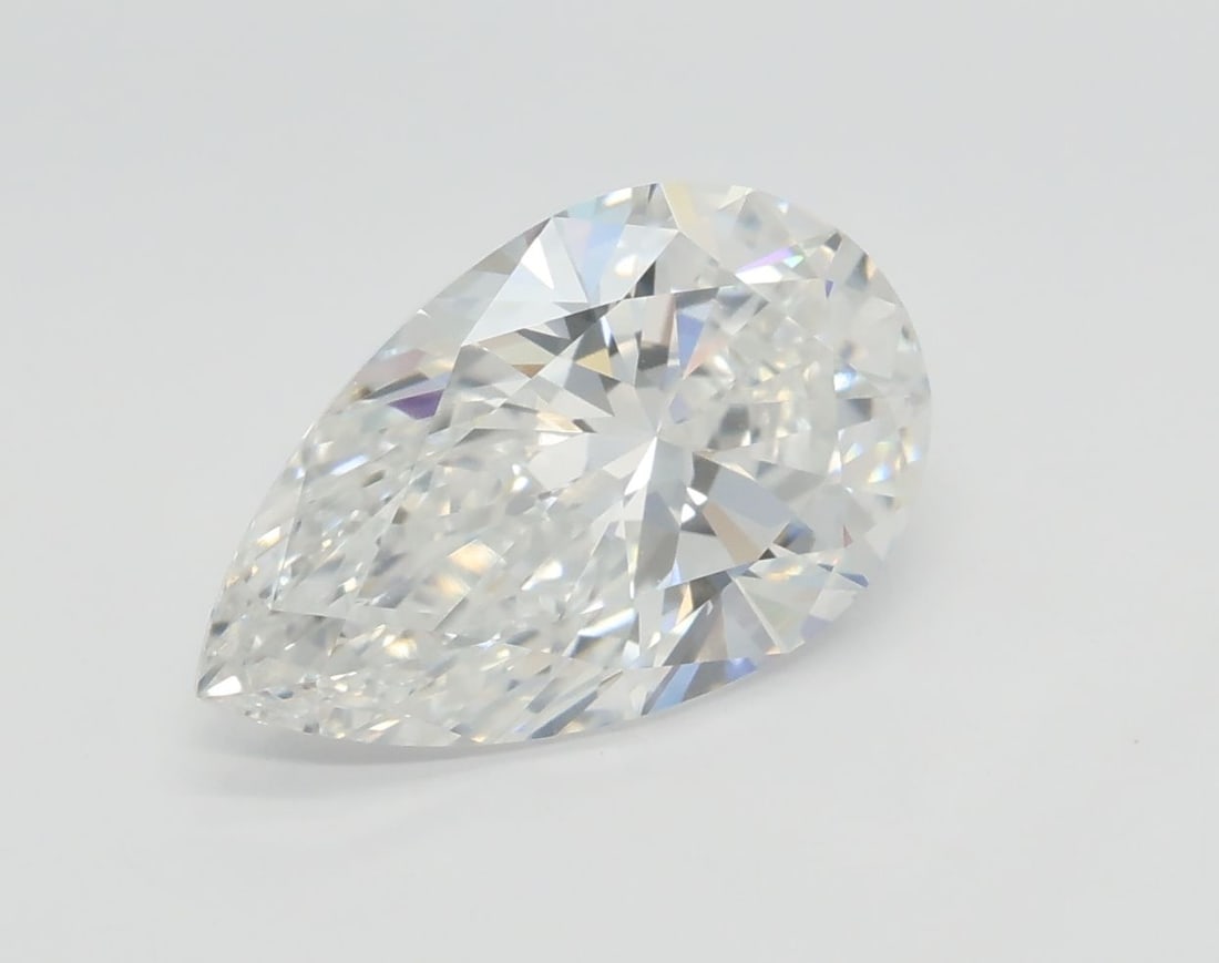 Loose Lab Diamond - GIA Pear 2.02ct E VVS2: Loose Lab Diamond - GIA Pear 2.02ct E VVS2 A rare and exceptional lab-grown diamond, certified by the prestigious GIA, boasts an impressive 2.02 carats of luster and fire in its pear shape. With an E