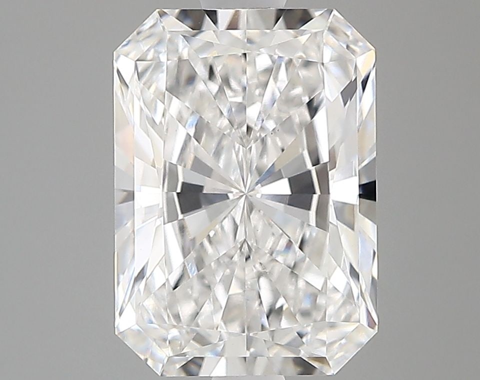 IGI Radiant 2.04ct E VVS2 Loose Lab Diamond: IGI Radiant 2.04ct E VVS2 Loose Lab Diamond Experience the brilliance of nature, without the environmental impact - this stunning 2.04ct IGI Radiant lab diamond boasts exceptional clarity (VVS2) and c
