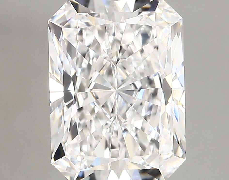 IGI Radiant 2.65ct D VVS1 Loose Lab Diamond: IGI Radiant 2.65ct D VVS1 Loose Lab Diamond Experience the brilliance of nature, crafted in a lab with precision and care. This stunning IGI Radiant 2.65ct D VVS1 loose lab diamond boasts exceptional