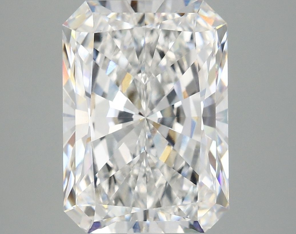 IGI Radiant 5.08ct E VVS2 Loose Lab Diamond: IGI Radiant 5.08ct E VVS2 Loose Lab Diamond A stunning IGI-certified lab-grown diamond, weighing 5.08 carats and boasting exceptional clarity with a VVS2 grade, this radiant gem shines with an E color