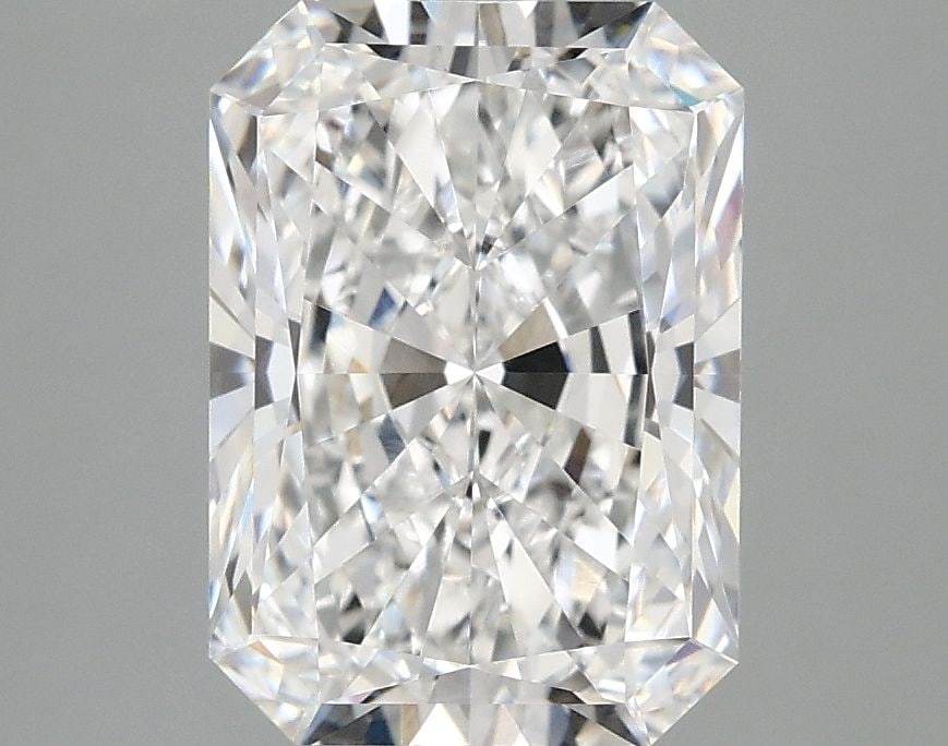 IGI Radiant 3.1ct D VVS1 Loose Lab Diamond: IGI Radiant 3.1ct D VVS1 Loose Lab Diamond Experience the brilliance of nature, crafted in a lab with precision and care. This exceptional 3.1ct IGI Radiant diamond boasts a dazzling D color, exceptio
